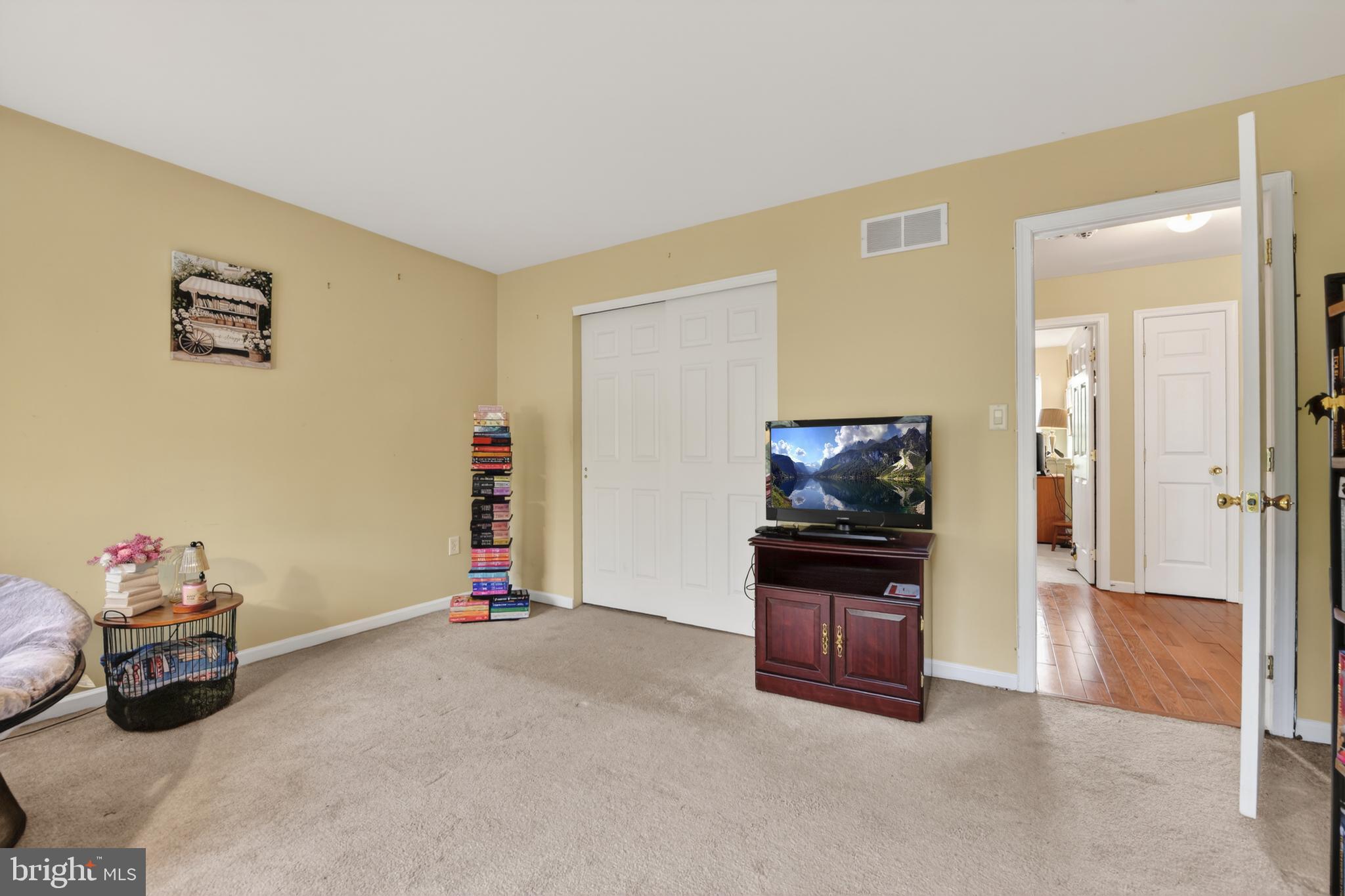 GOVERNORS POINTE - Residential