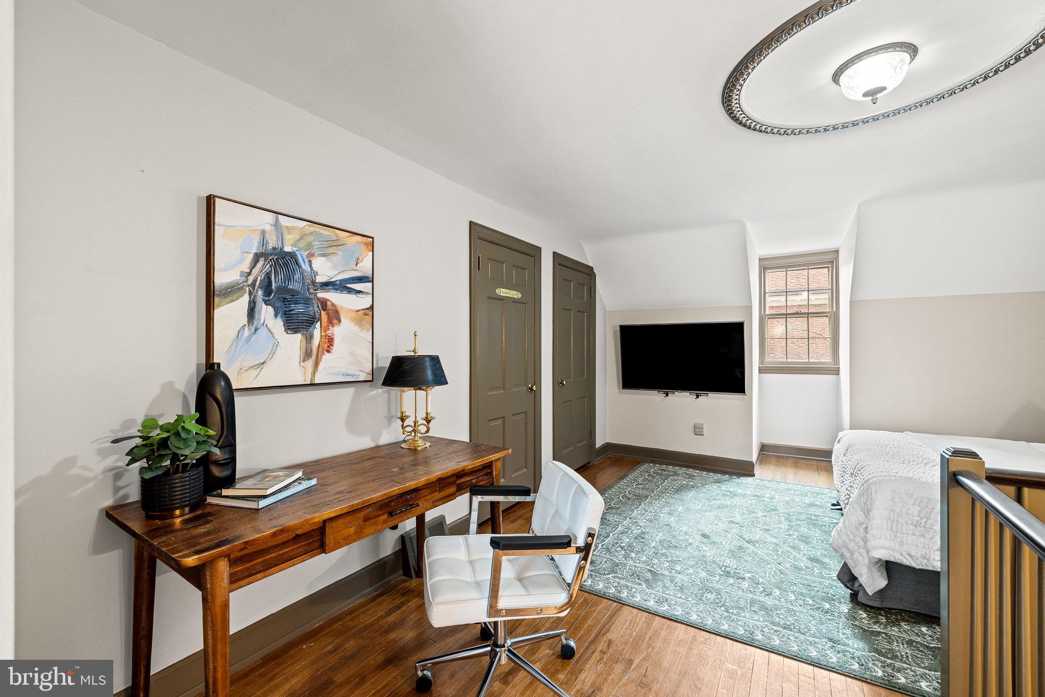 SOCIETY HILL - Residential