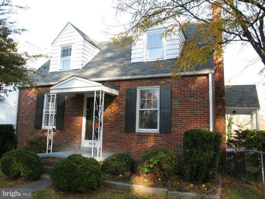 These are individual room rentals.  2 upper level rooms with shared bath: 1 finished room for $1050, 1 unfinished room for $1000. 1 lower level unfinish room $800.  All natural gas heating and cooking, central A/C, large common area, Verizon Fios TV & High Speed internet (Tenant provides controller), Storage space for extras such as luggage and other light accessories upon request, 24 hr. on site maintained and support. 1000 ft to Pentagon City Metro 1000 ft to Town Center (Harris Teeter, Walgreens and more) 2000 ft to Interstate 395 4000 ft to Crystal City Metro 4500 ft to Virginia VRE Rail System 4500 ft to Pentagon 1.5 Miles to Reagan National Airport. $35 applications fee per applicant 18 years of age and older. All applicant(s) must provide a copy of their driver's license and proof of income when submitting application. Rental application is provided in documents. Owner related to listing agent