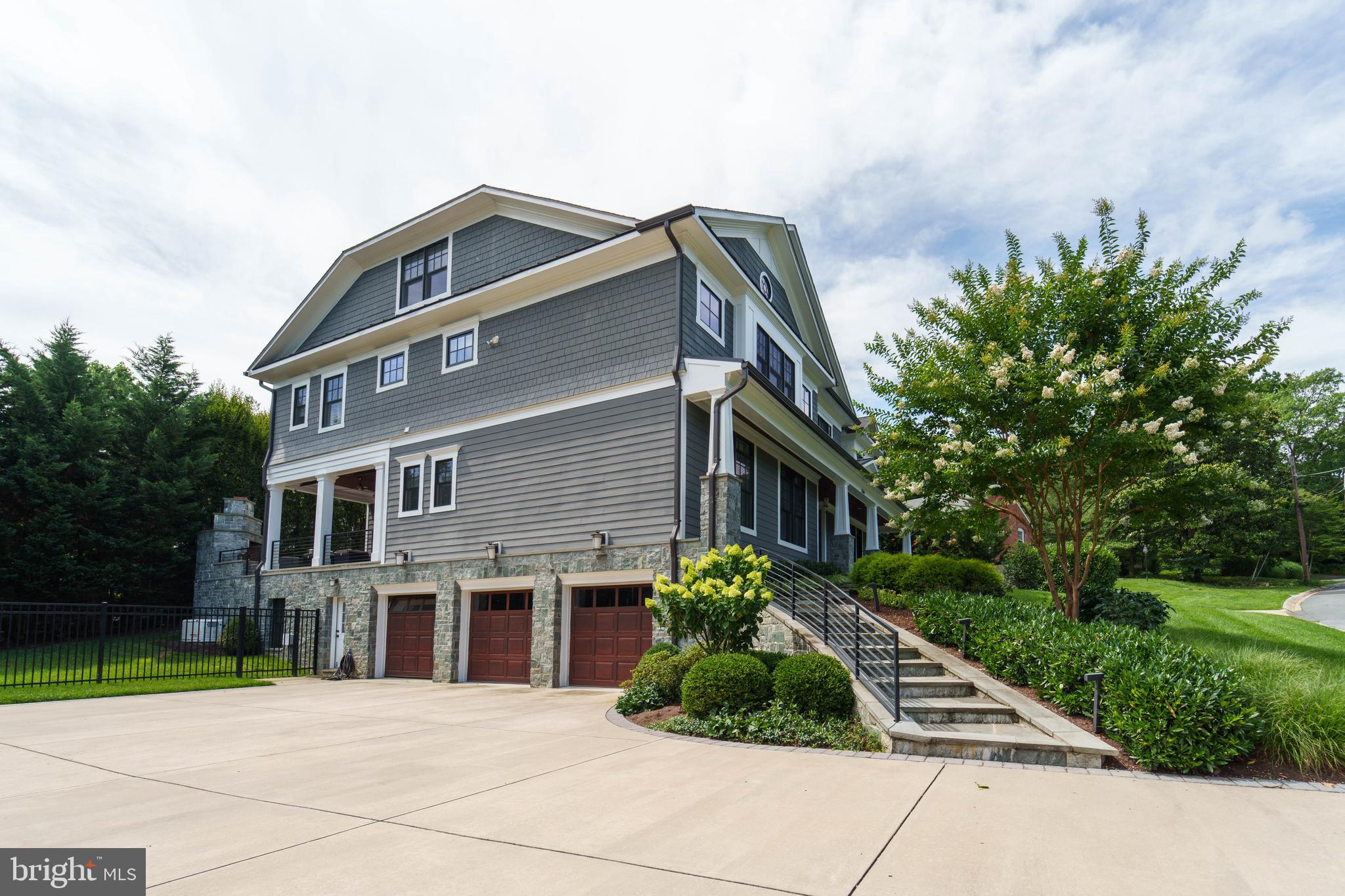 BRADLEY HILLS - Residential