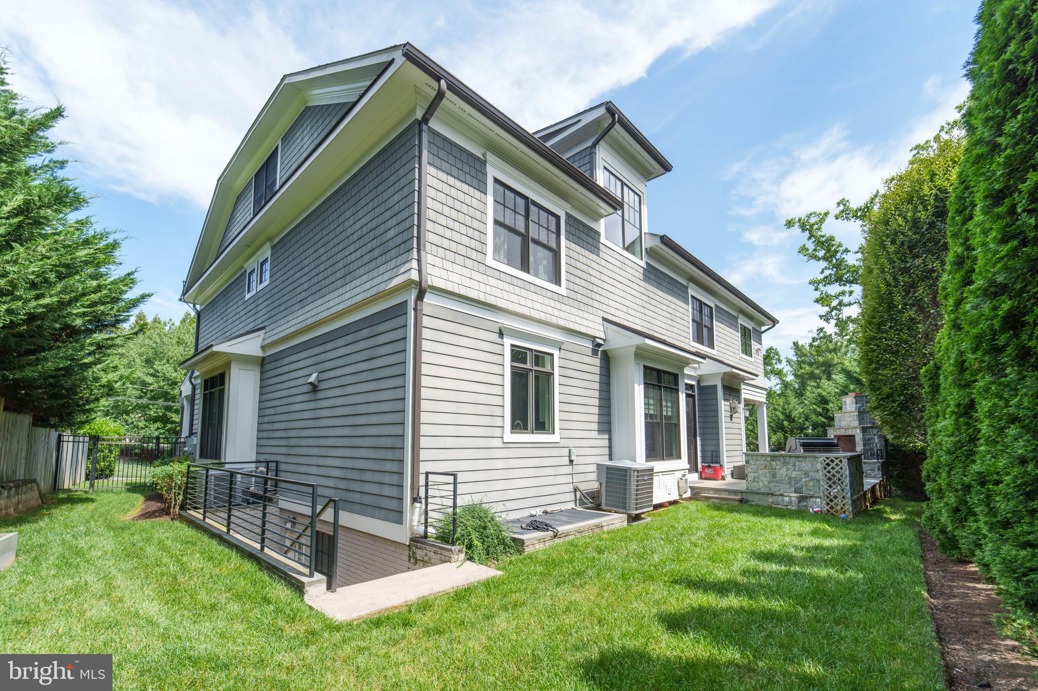 BRADLEY HILLS - Residential