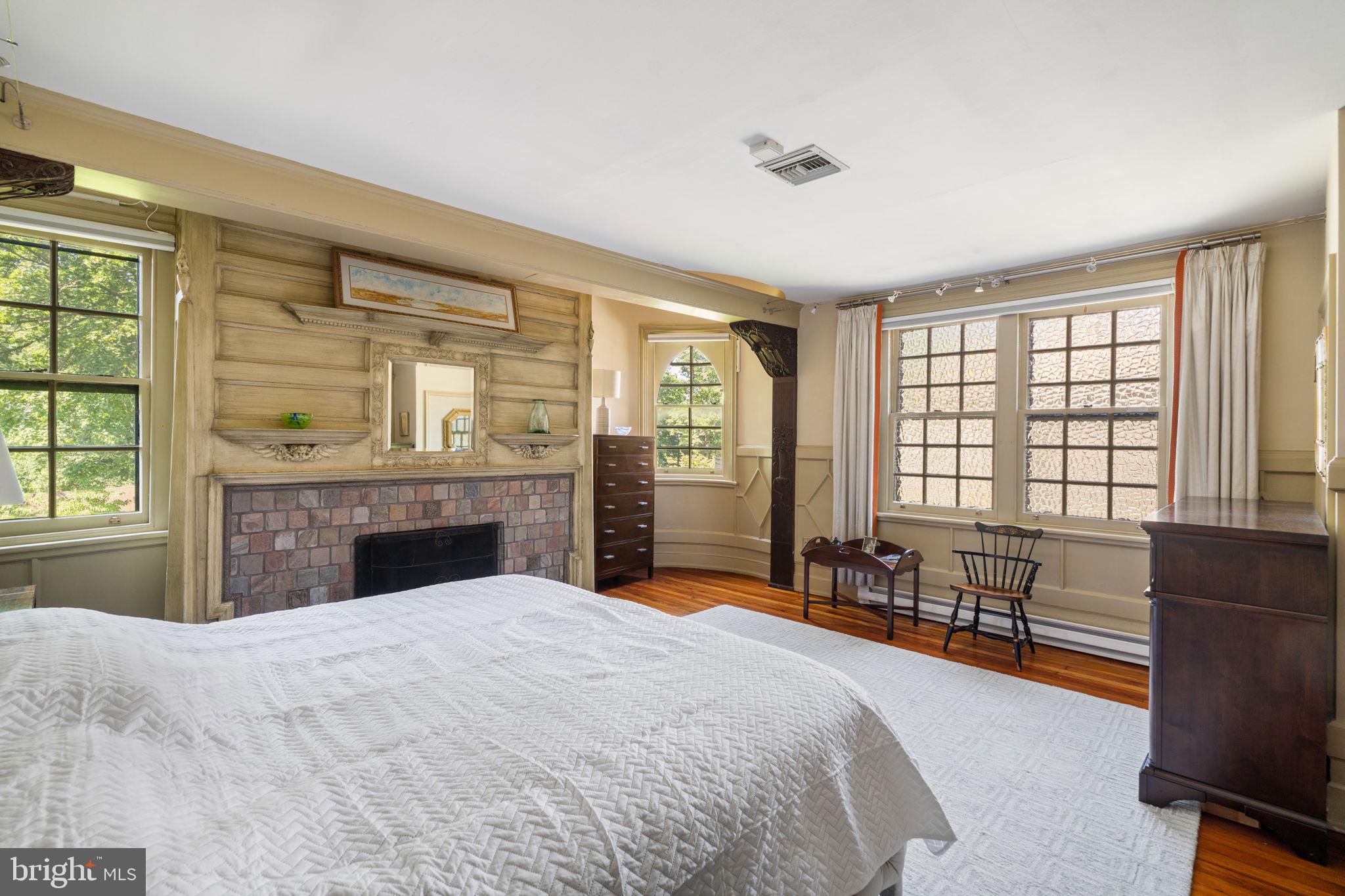 CHESTNUT HILL - Residential