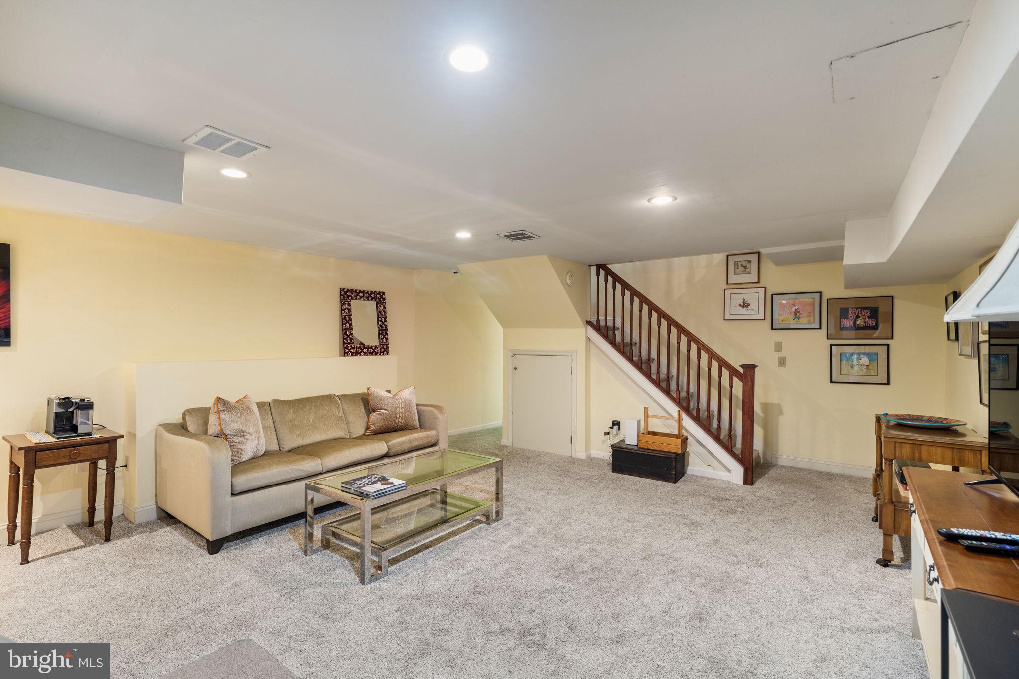 CHESTNUT HILL - Residential