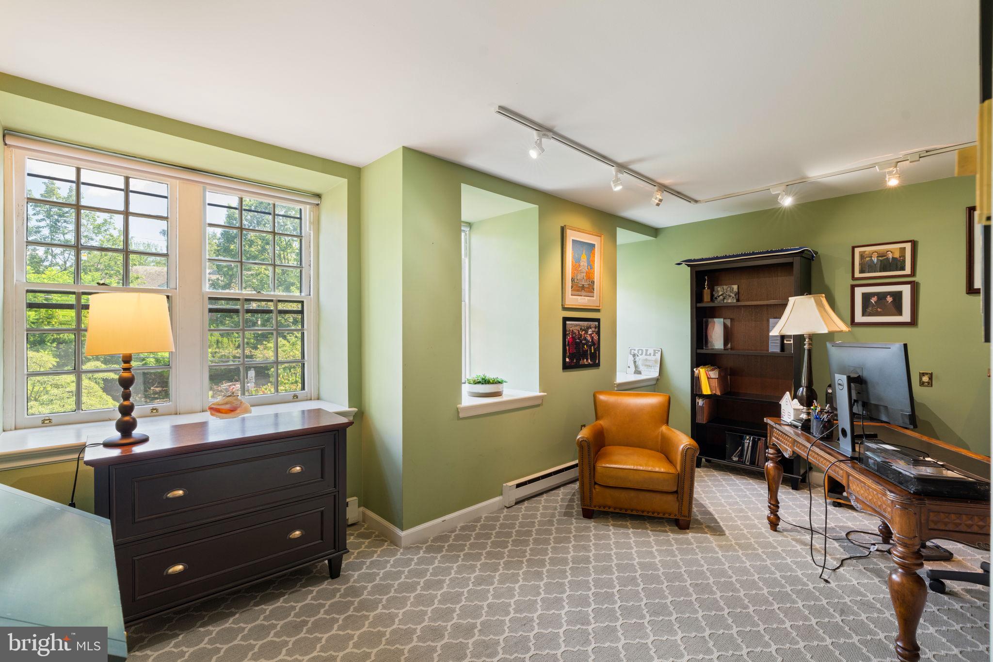 CHESTNUT HILL - Residential