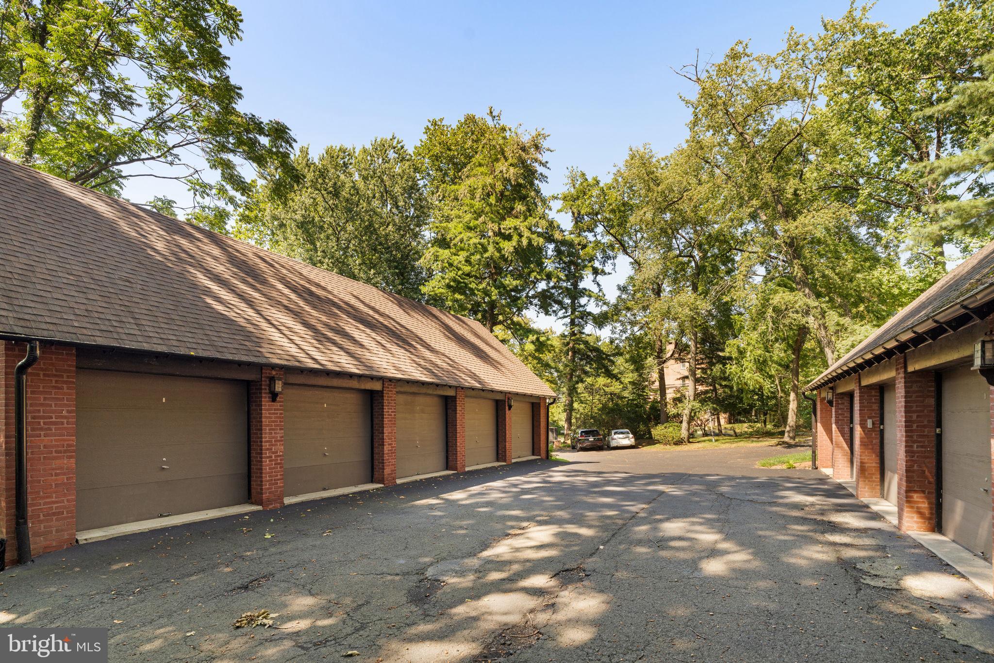 CHESTNUT HILL - Residential