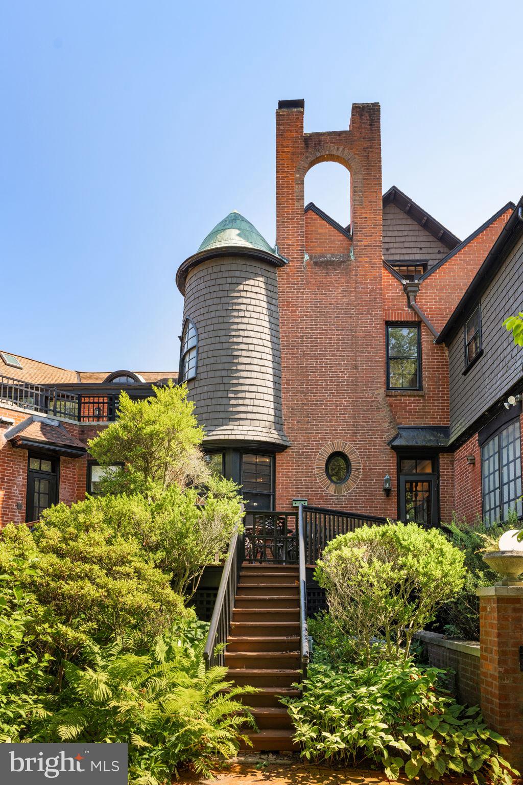 CHESTNUT HILL - Residential