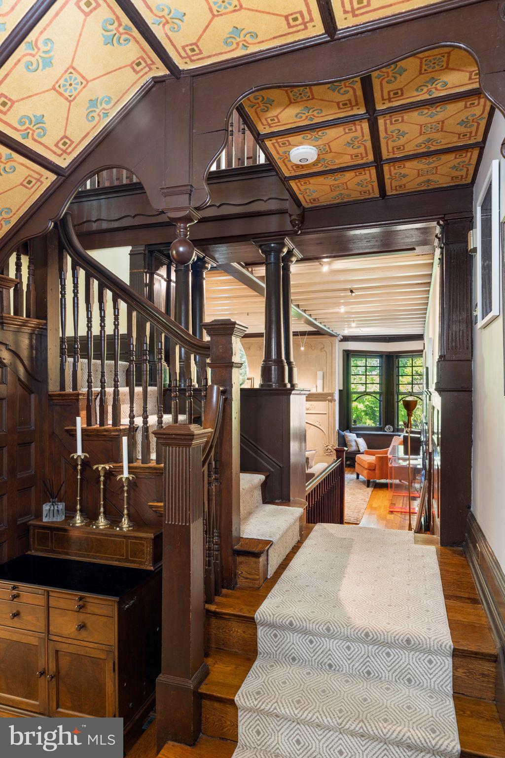 CHESTNUT HILL - Residential