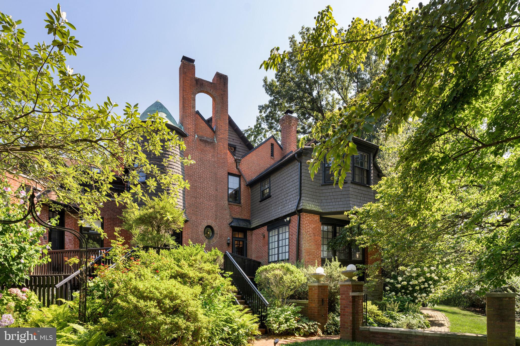 CHESTNUT HILL - Residential