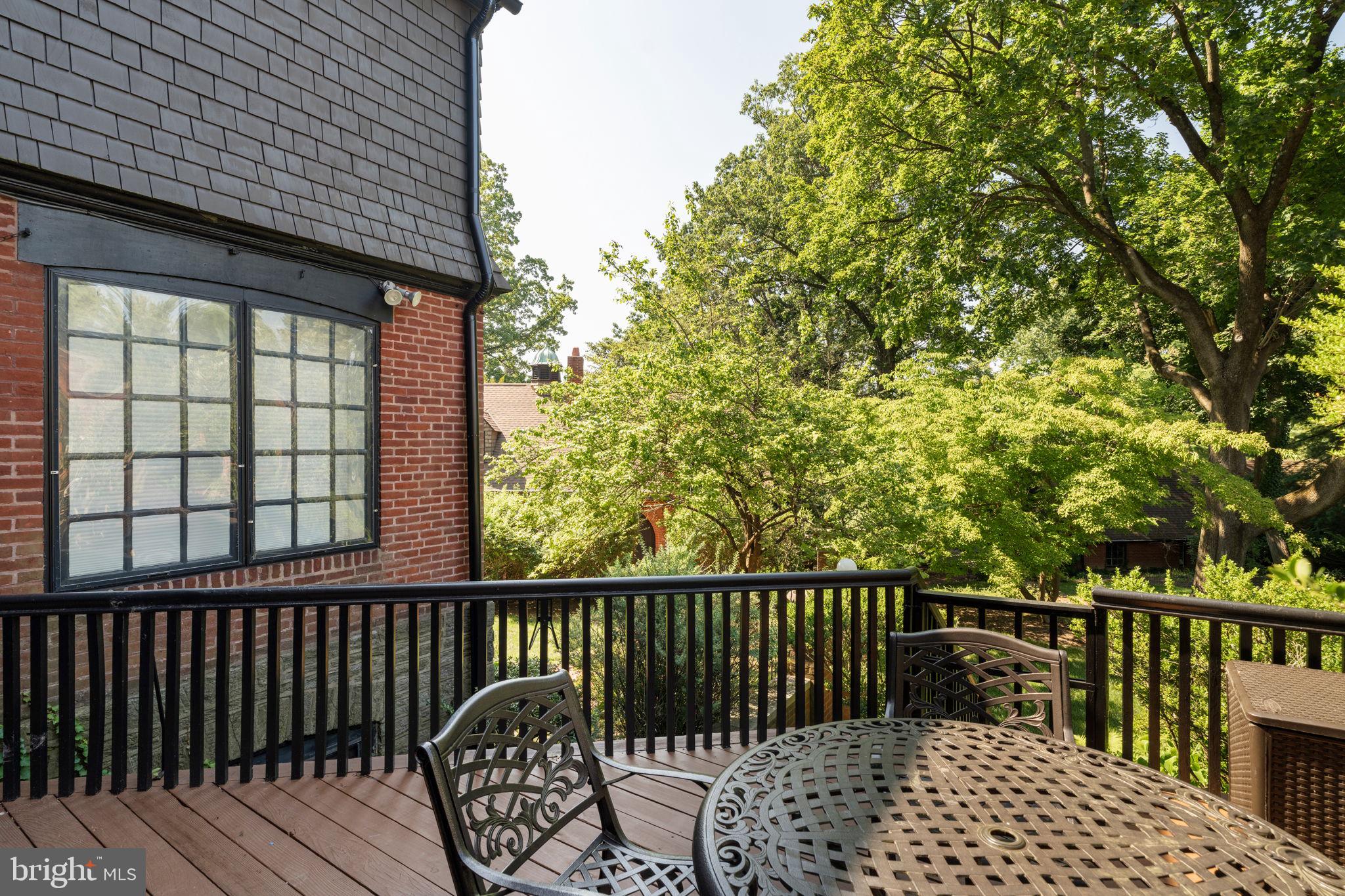 CHESTNUT HILL - Residential