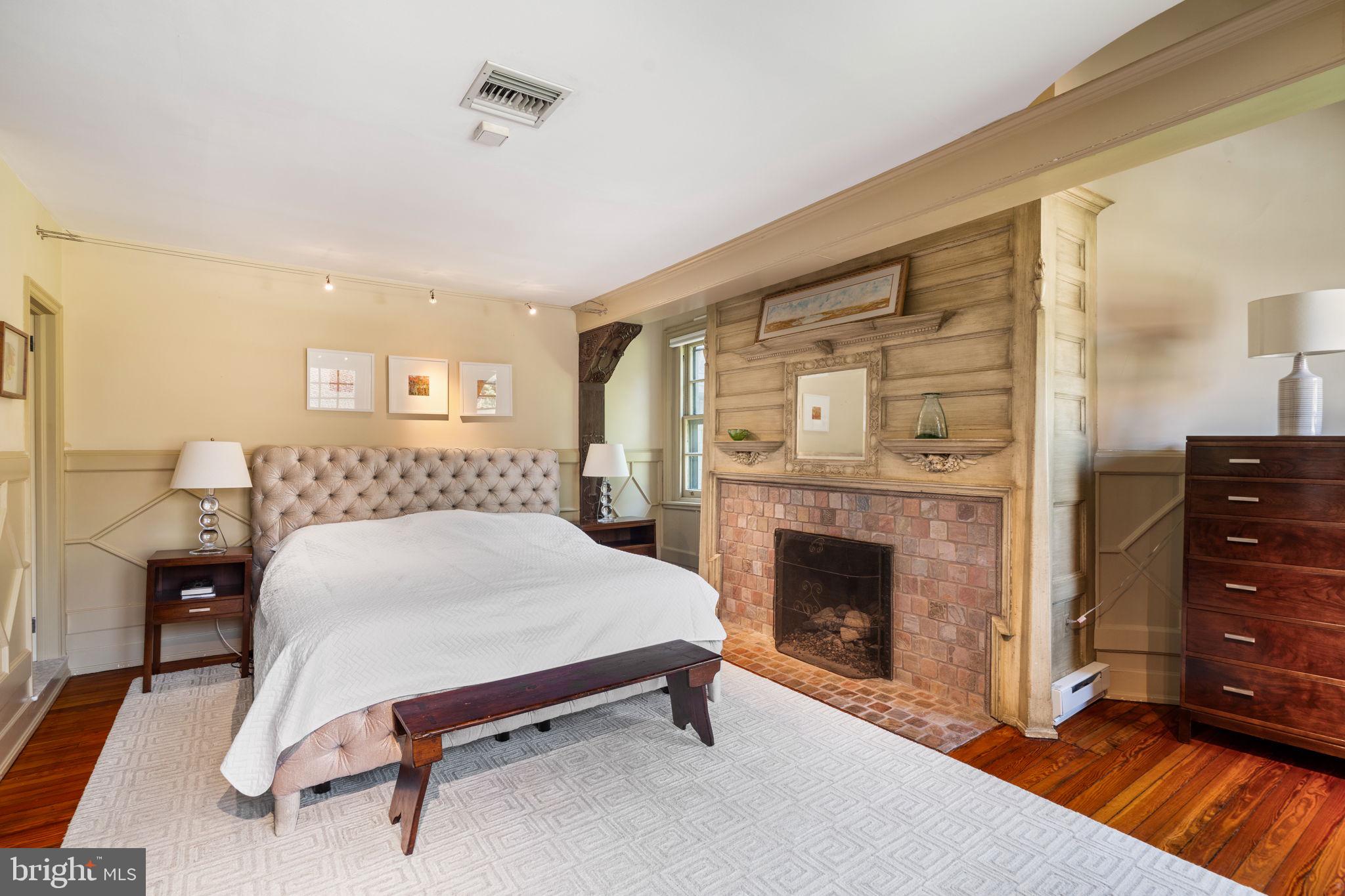 CHESTNUT HILL - Residential