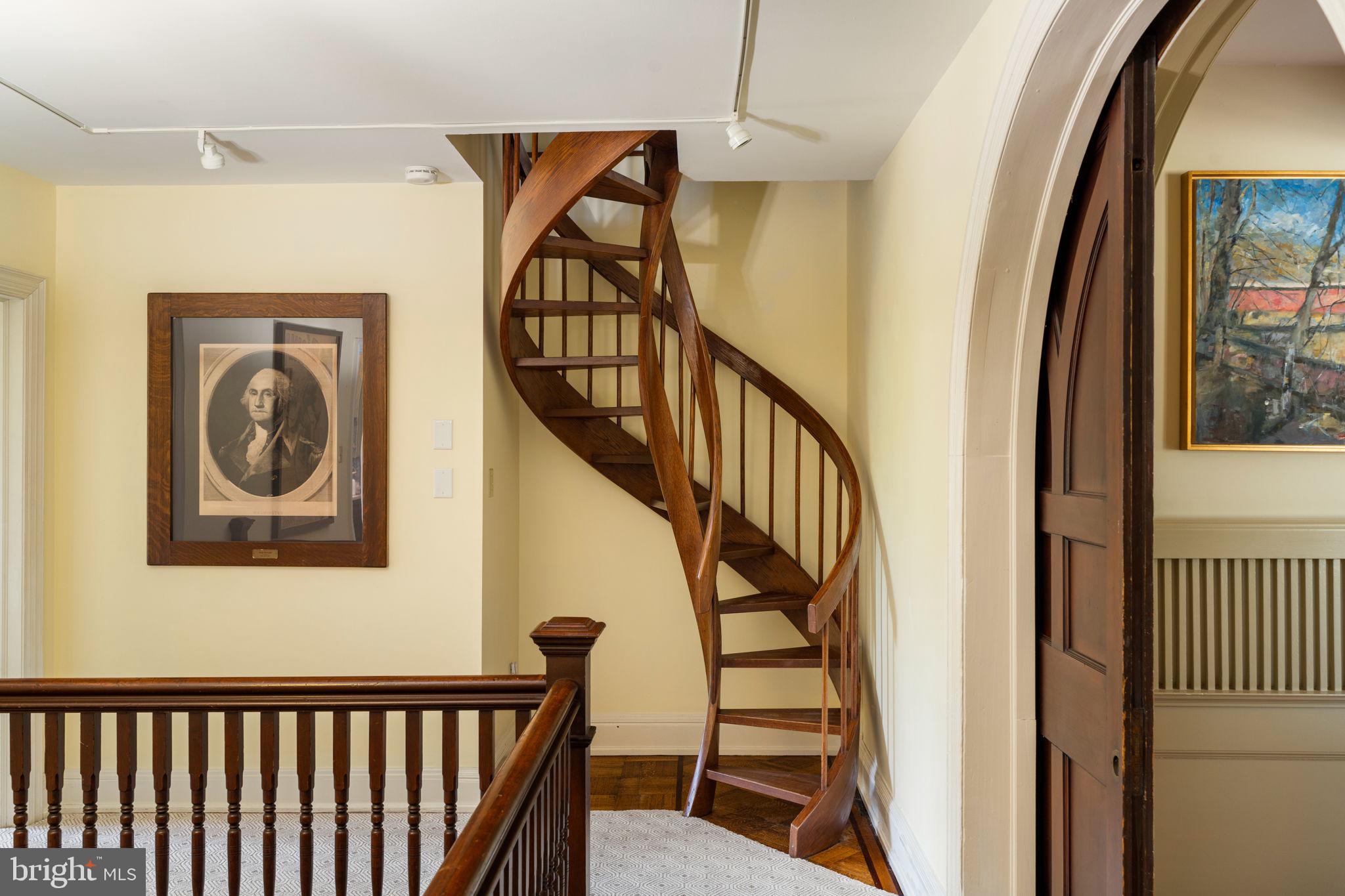 CHESTNUT HILL - Residential