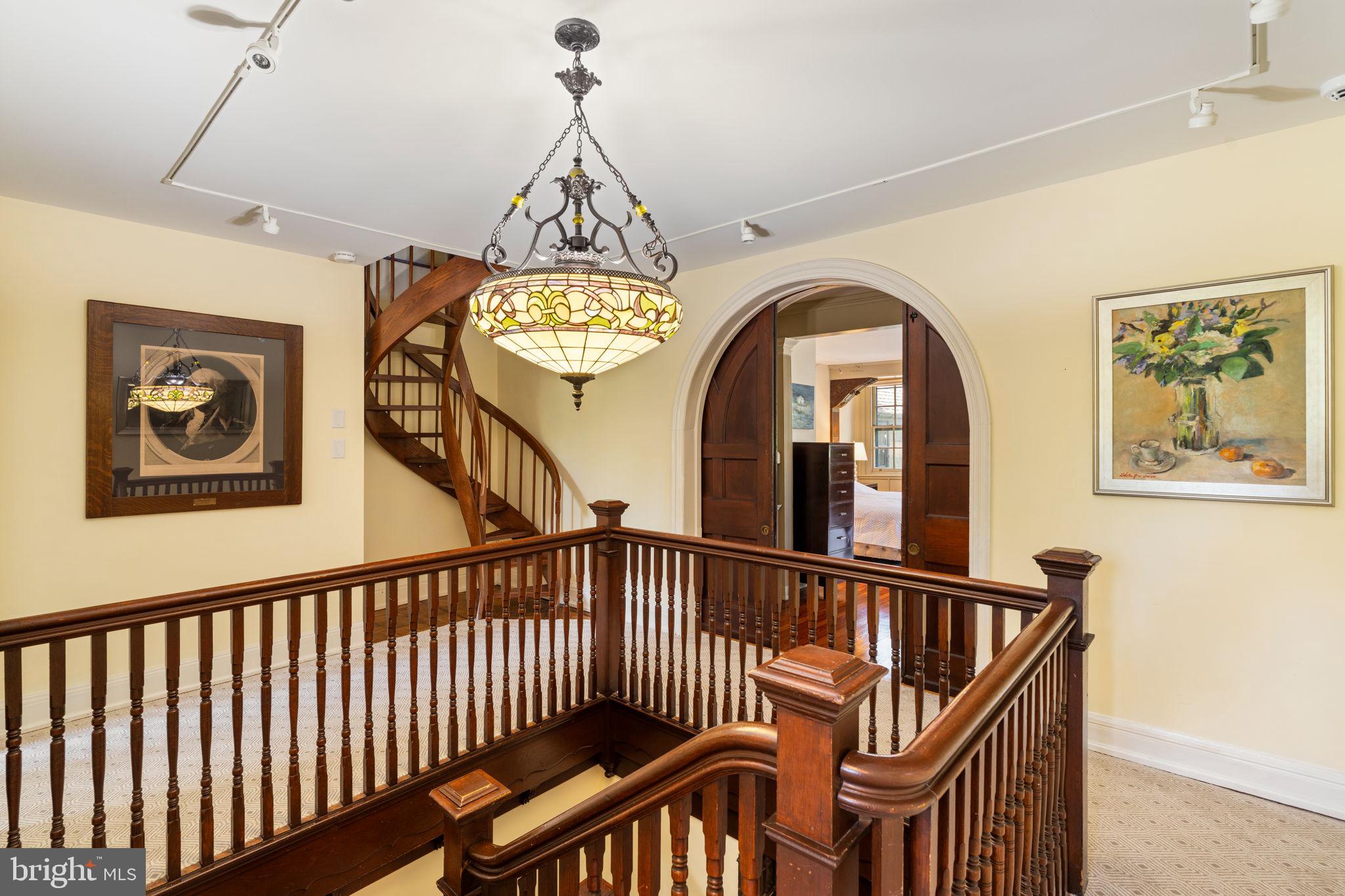 CHESTNUT HILL - Residential