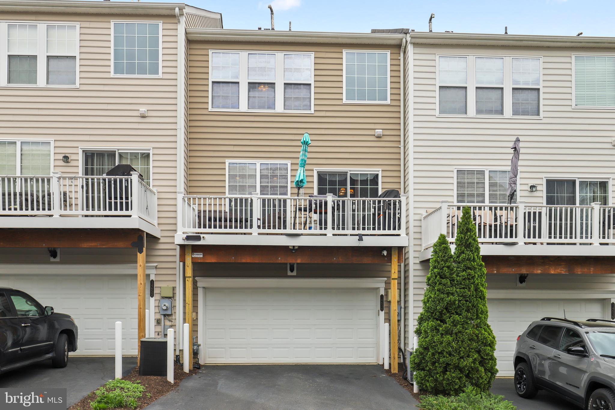 POTOMAC CLUB CONDOMINIUMS - Residential