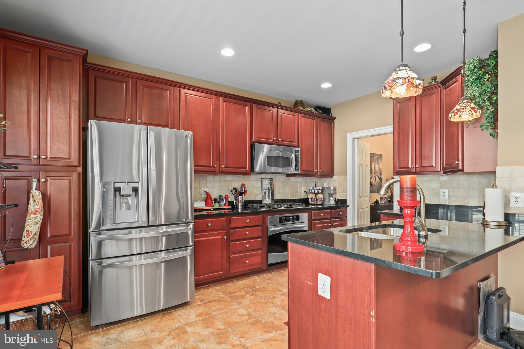 POTOMAC CLUB CONDOMINIUMS - Residential