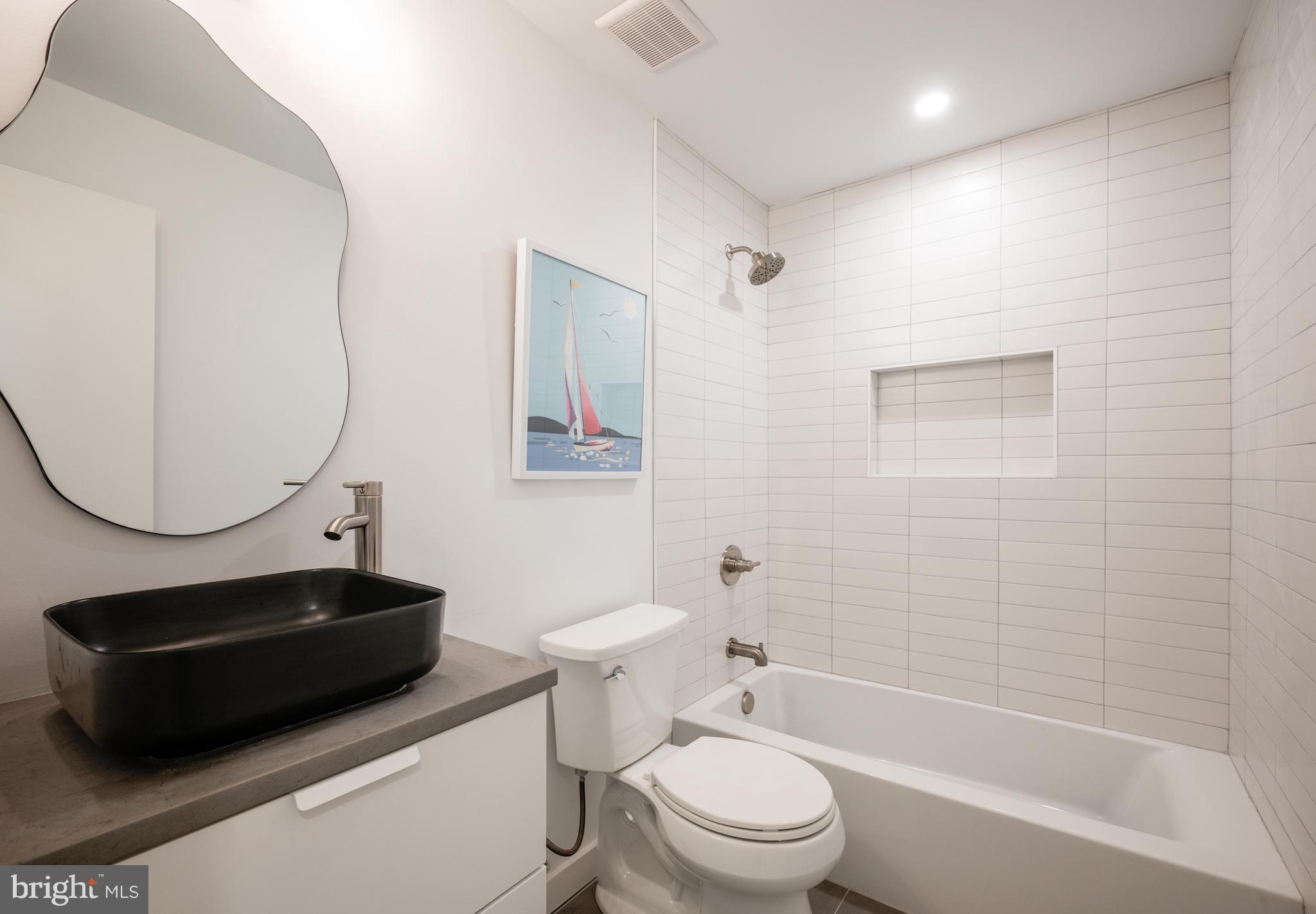 LAKE BARCROFT - Residential