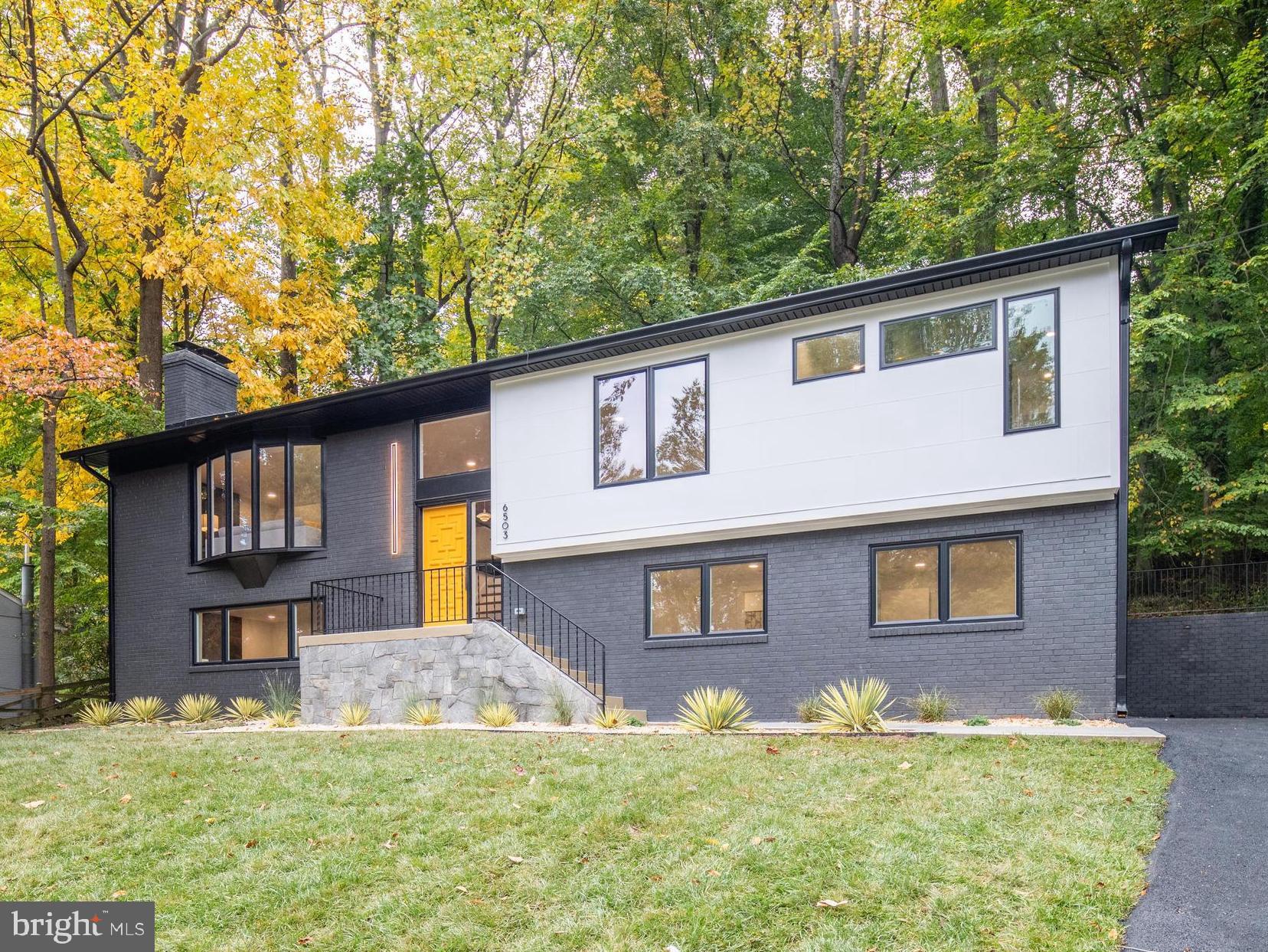 LAKE BARCROFT - Residential