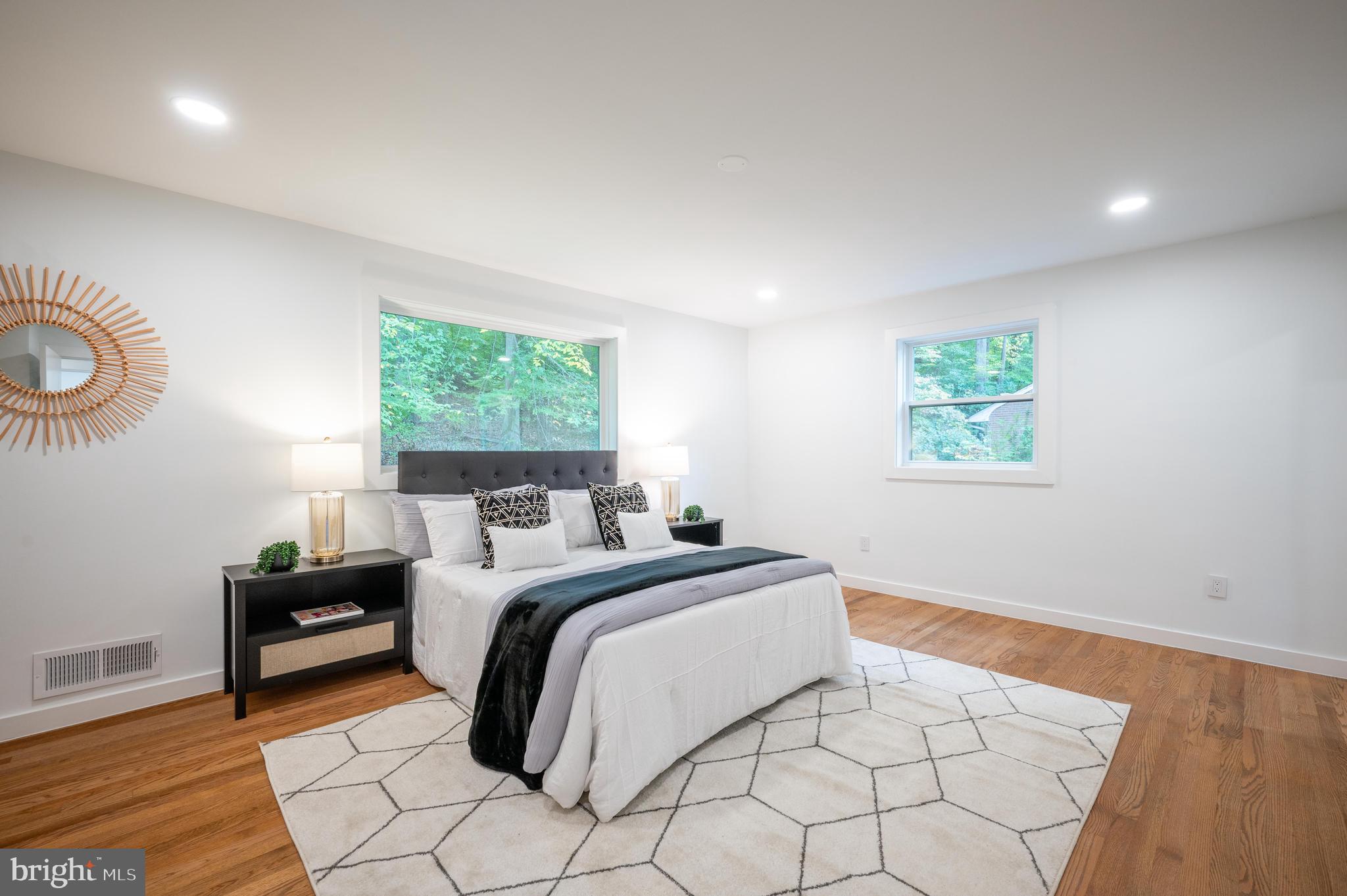 LAKE BARCROFT - Residential