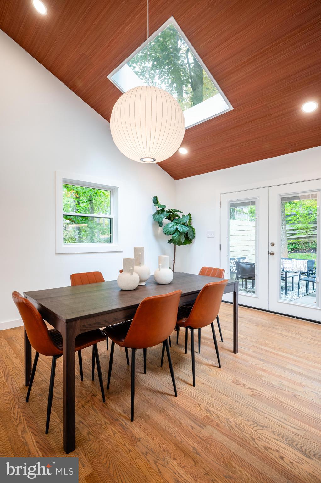 LAKE BARCROFT - Residential