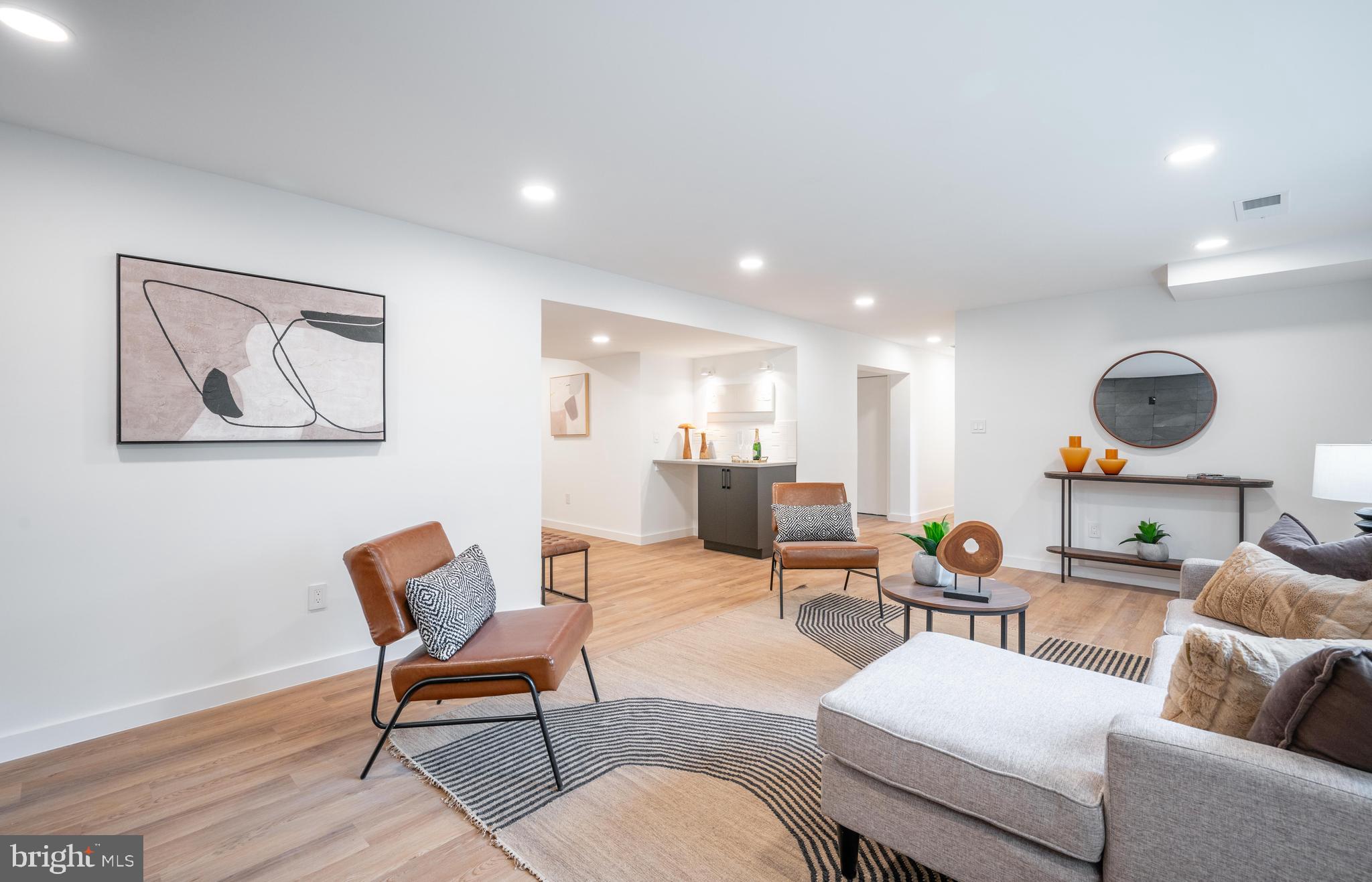 LAKE BARCROFT - Residential