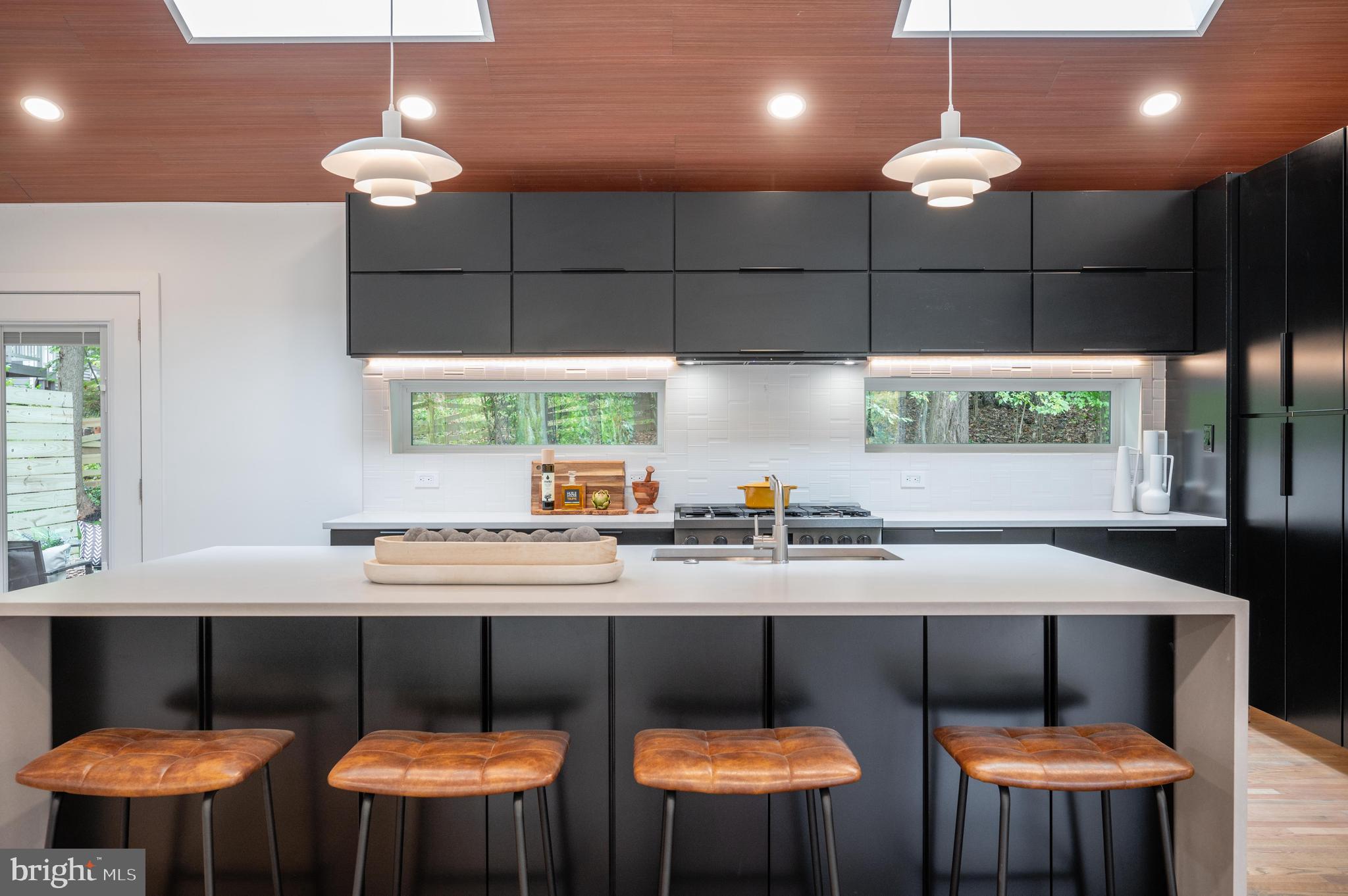 LAKE BARCROFT - Residential