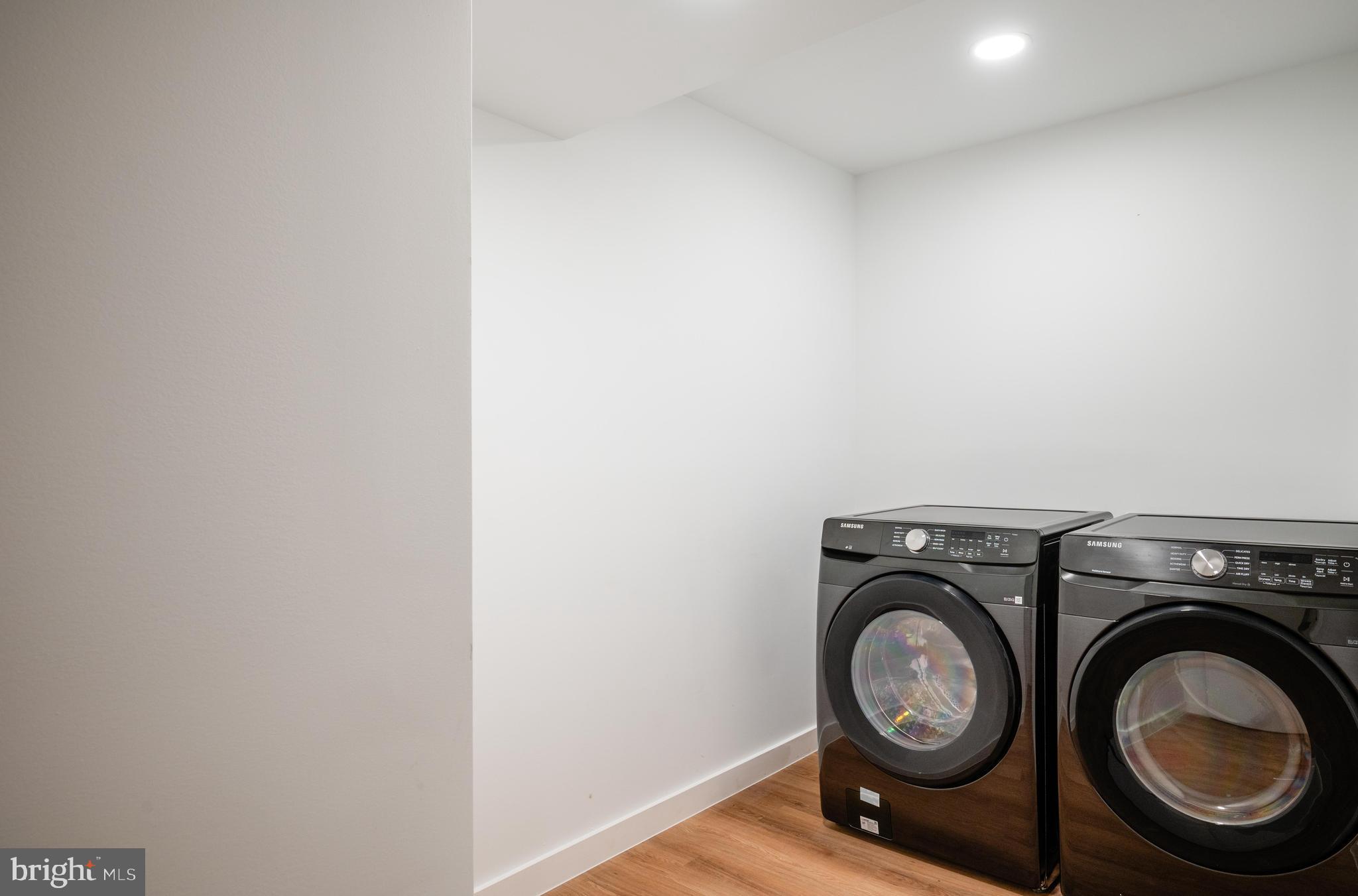 LAKE BARCROFT - Residential