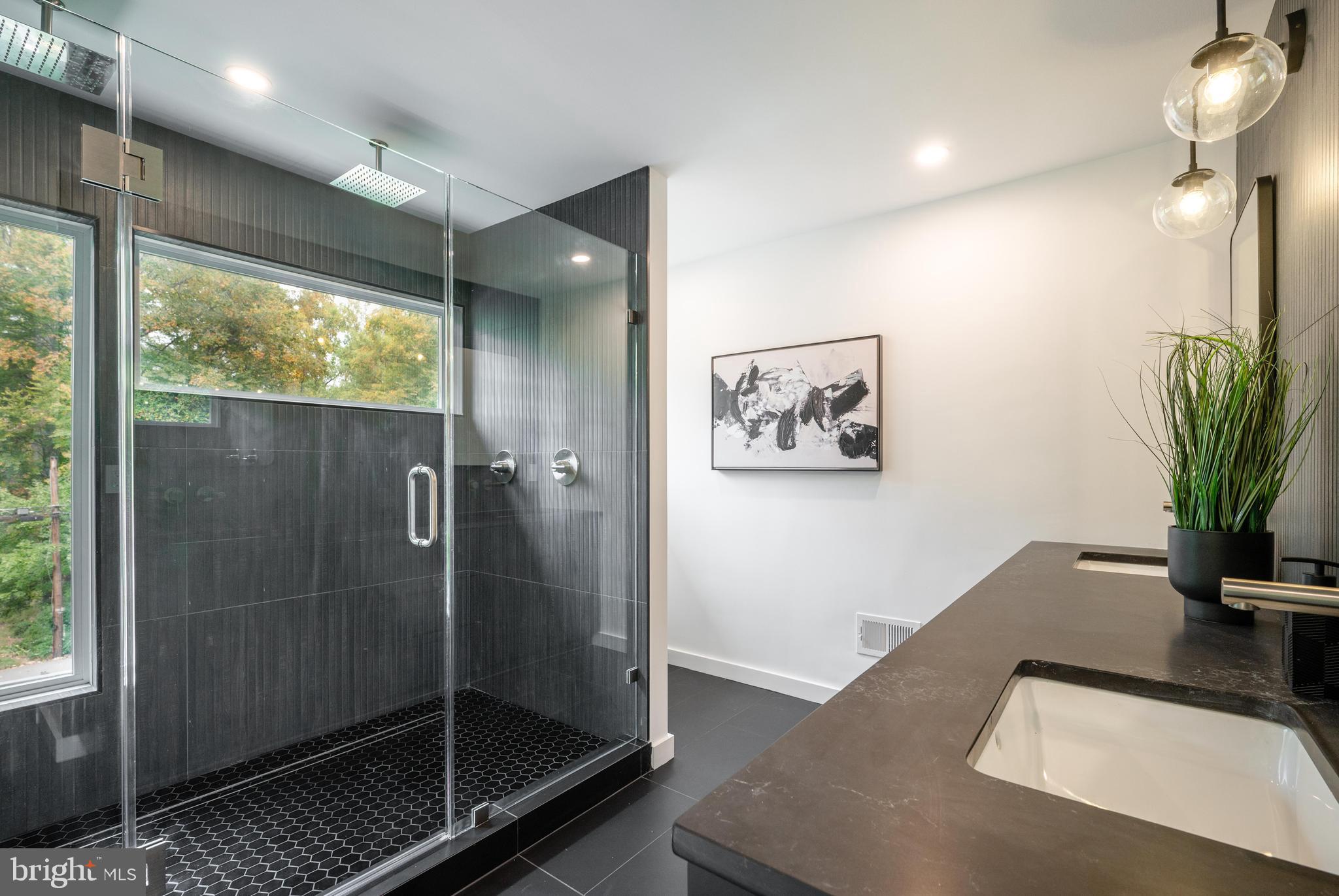 LAKE BARCROFT - Residential