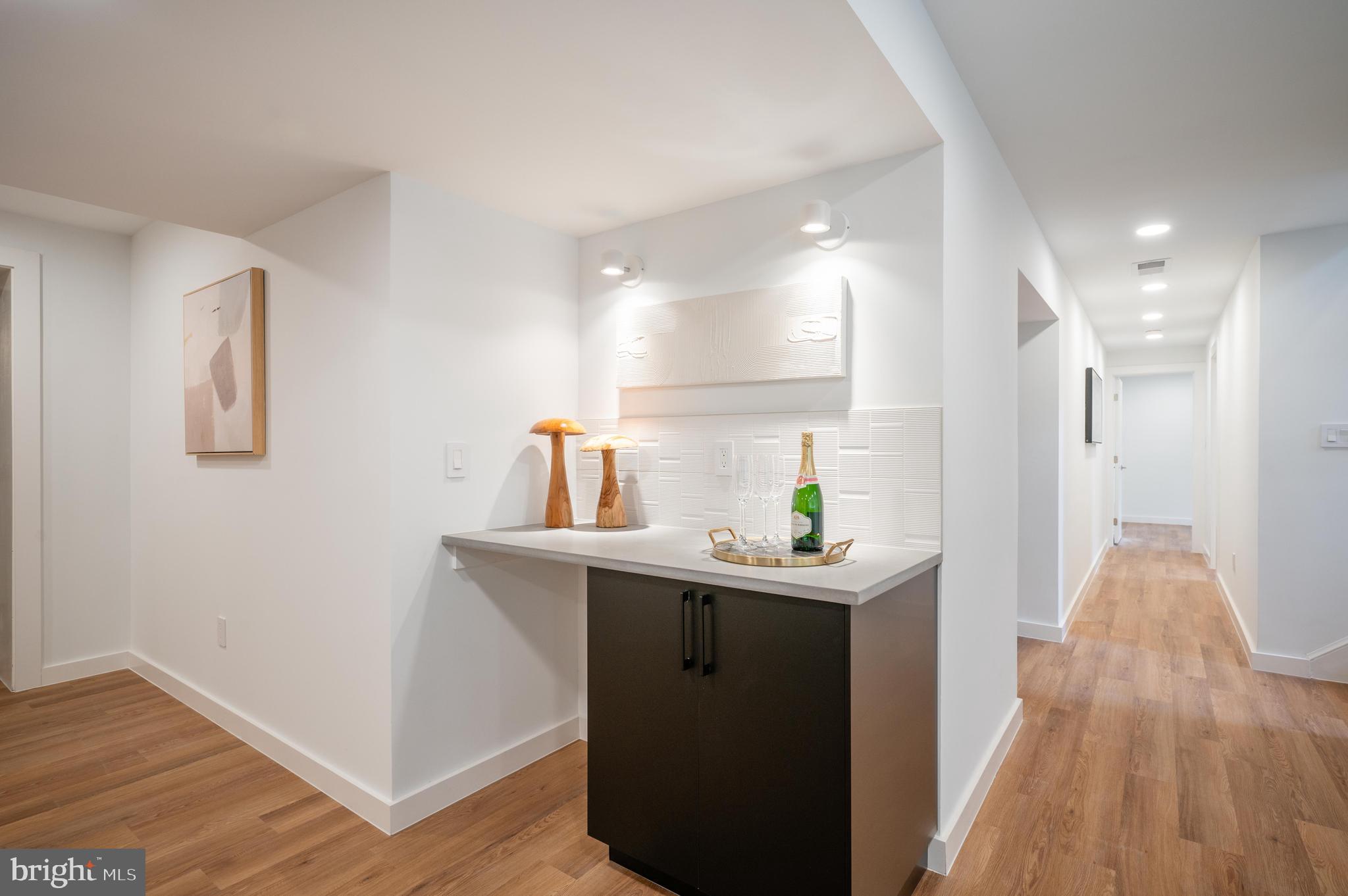 LAKE BARCROFT - Residential