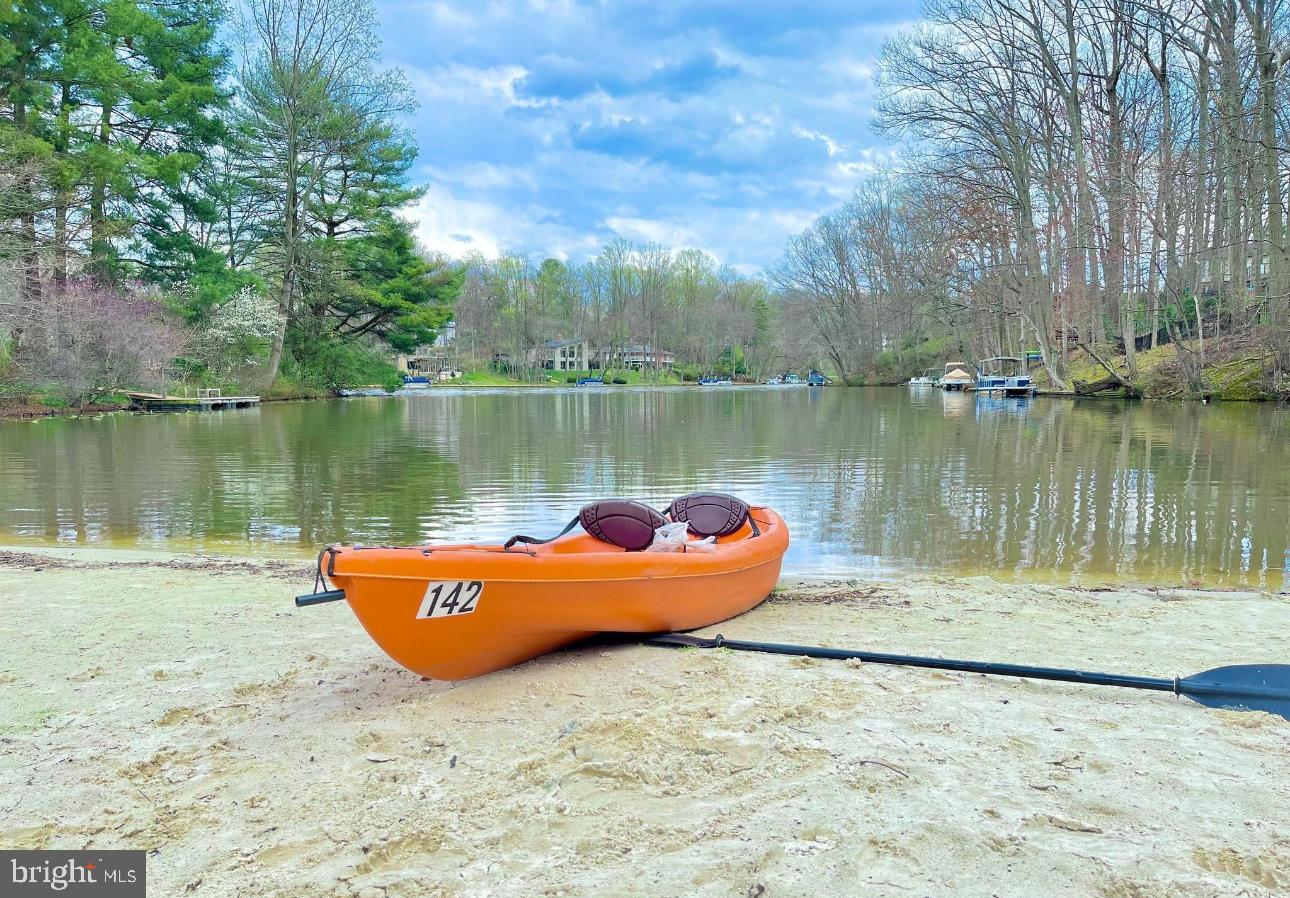 LAKE BARCROFT - Residential
