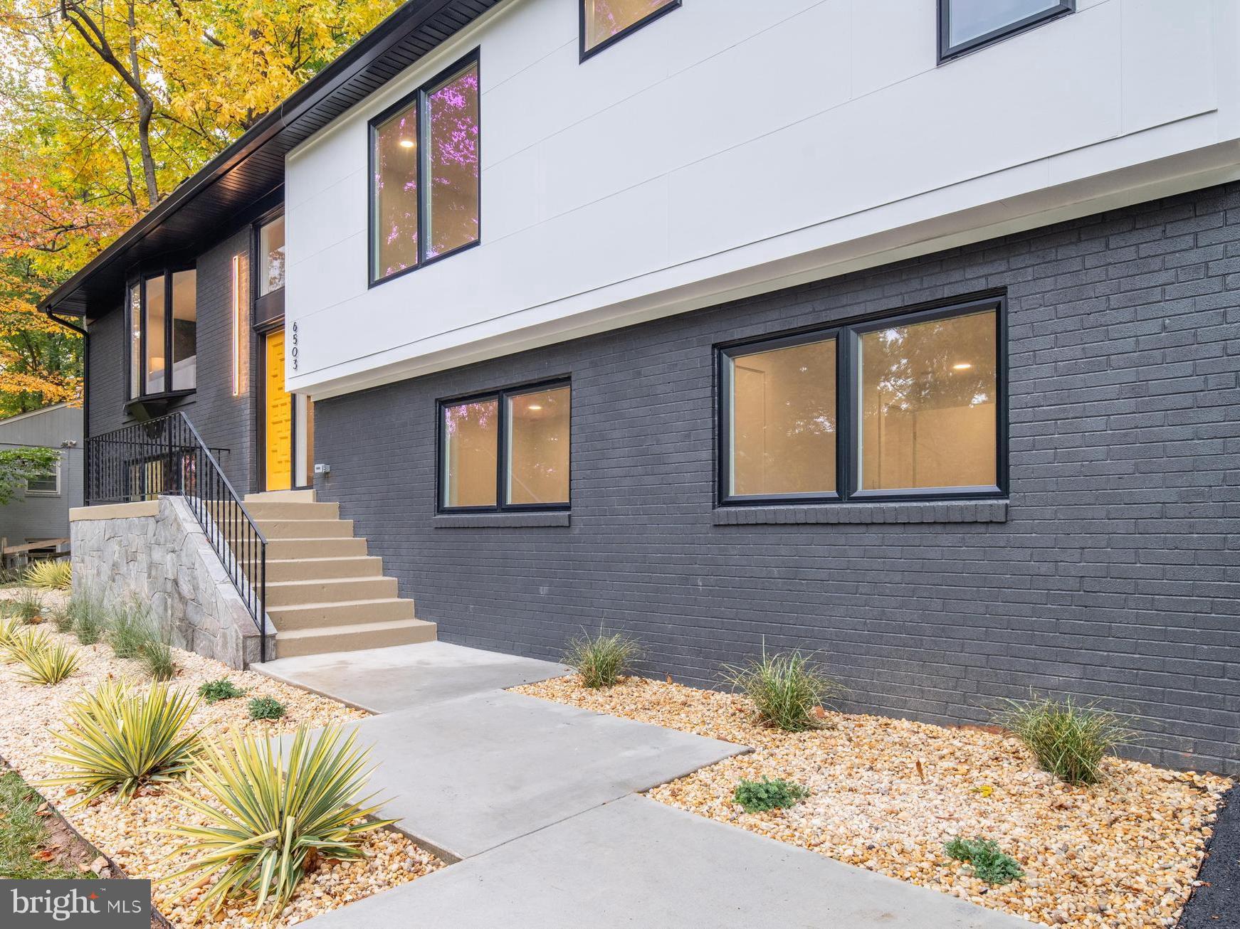 LAKE BARCROFT - Residential