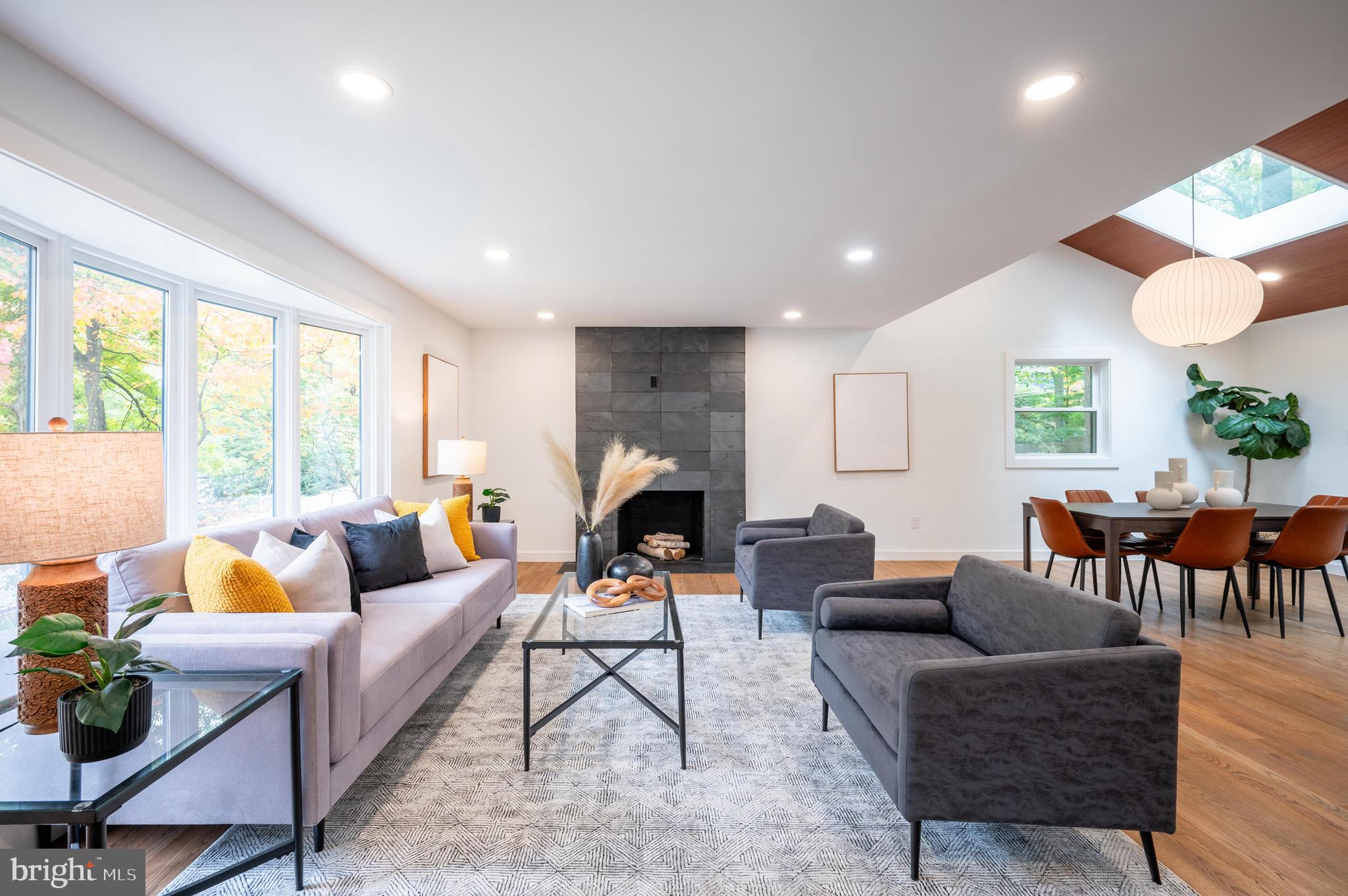 LAKE BARCROFT - Residential