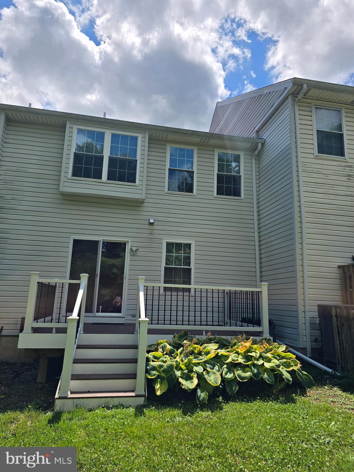902 8TH STREET