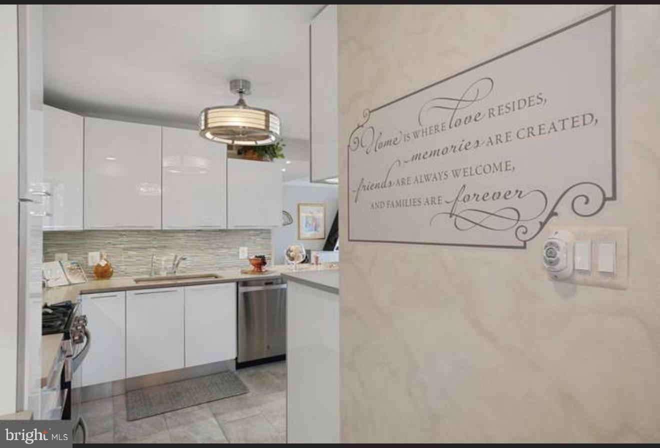 PROMENADE TOWERS - Residential