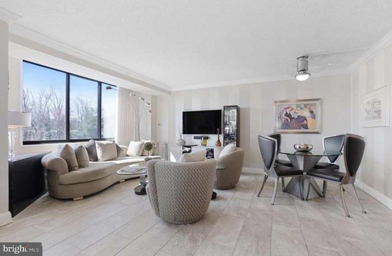 PROMENADE TOWERS - Residential