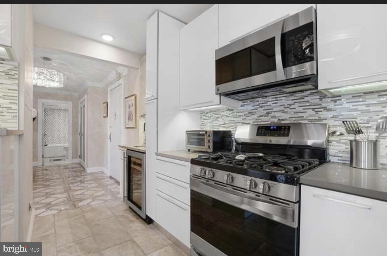 PROMENADE TOWERS - Residential