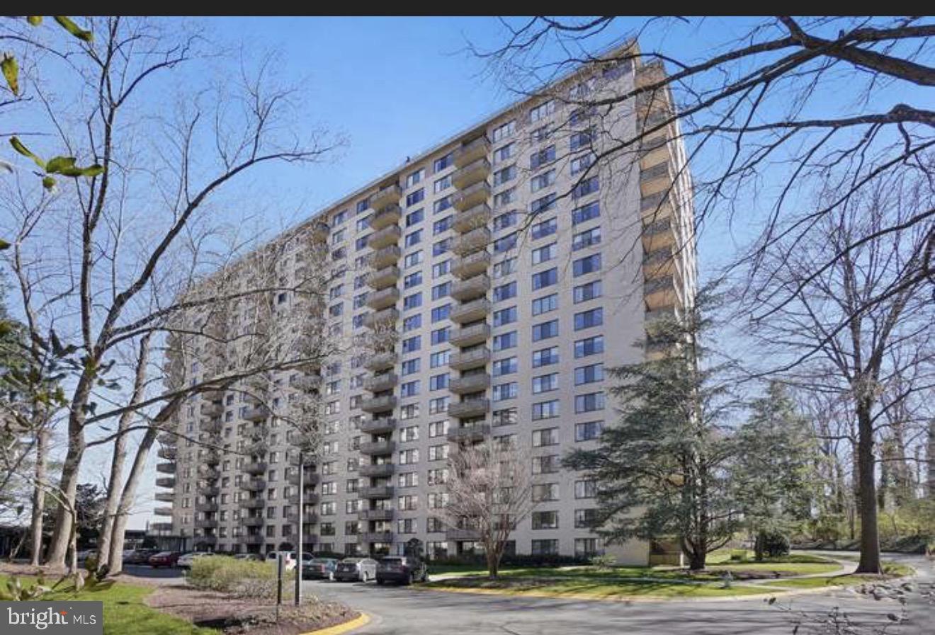 PROMENADE TOWERS - Residential