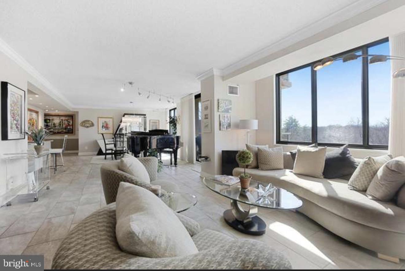 PROMENADE TOWERS - Residential