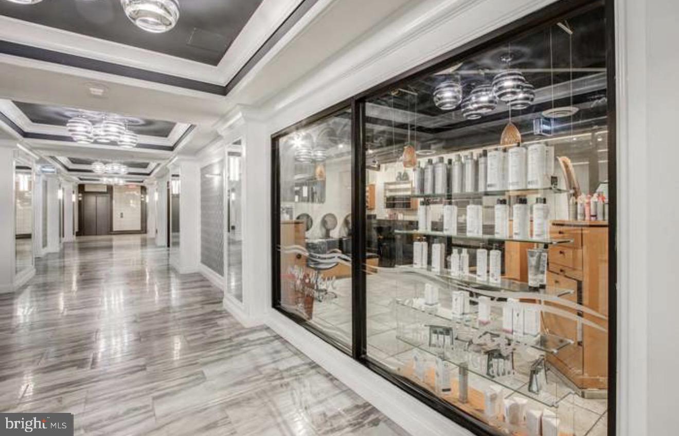 PROMENADE TOWERS - Residential