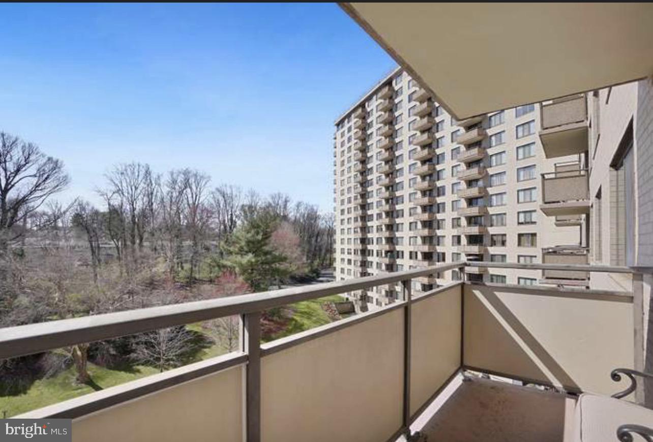 PROMENADE TOWERS - Residential