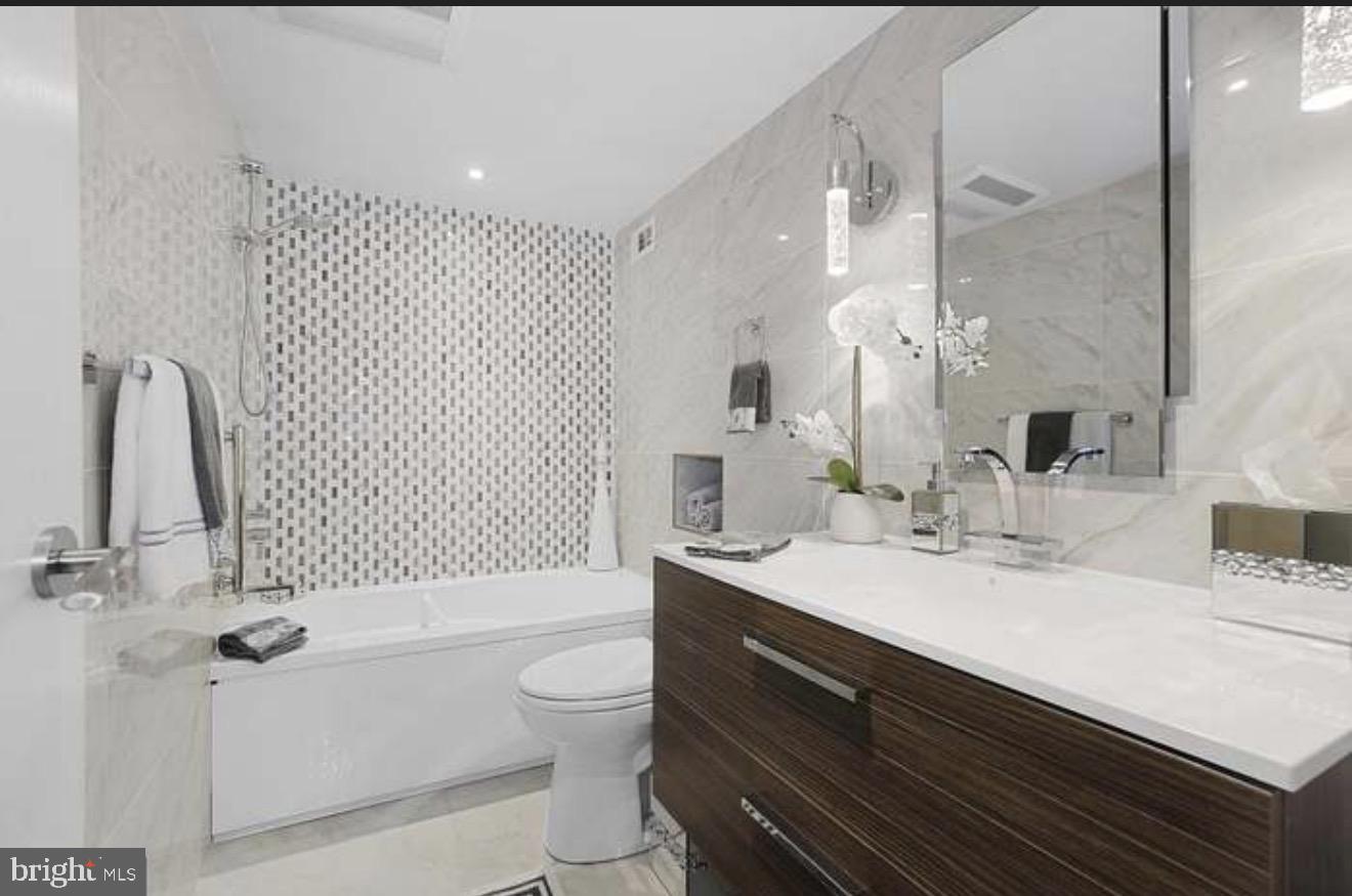 PROMENADE TOWERS - Residential