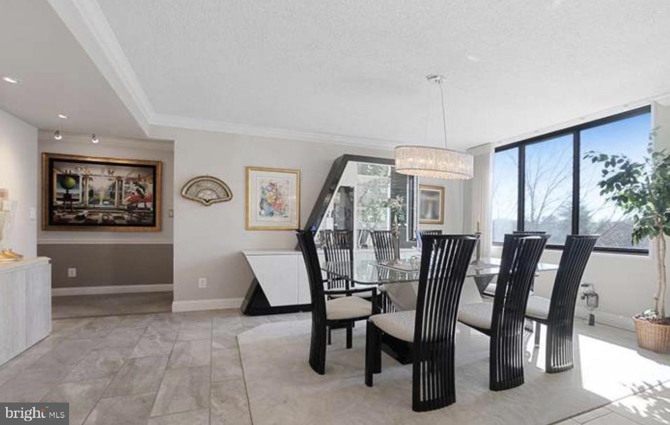 PROMENADE TOWERS - Residential