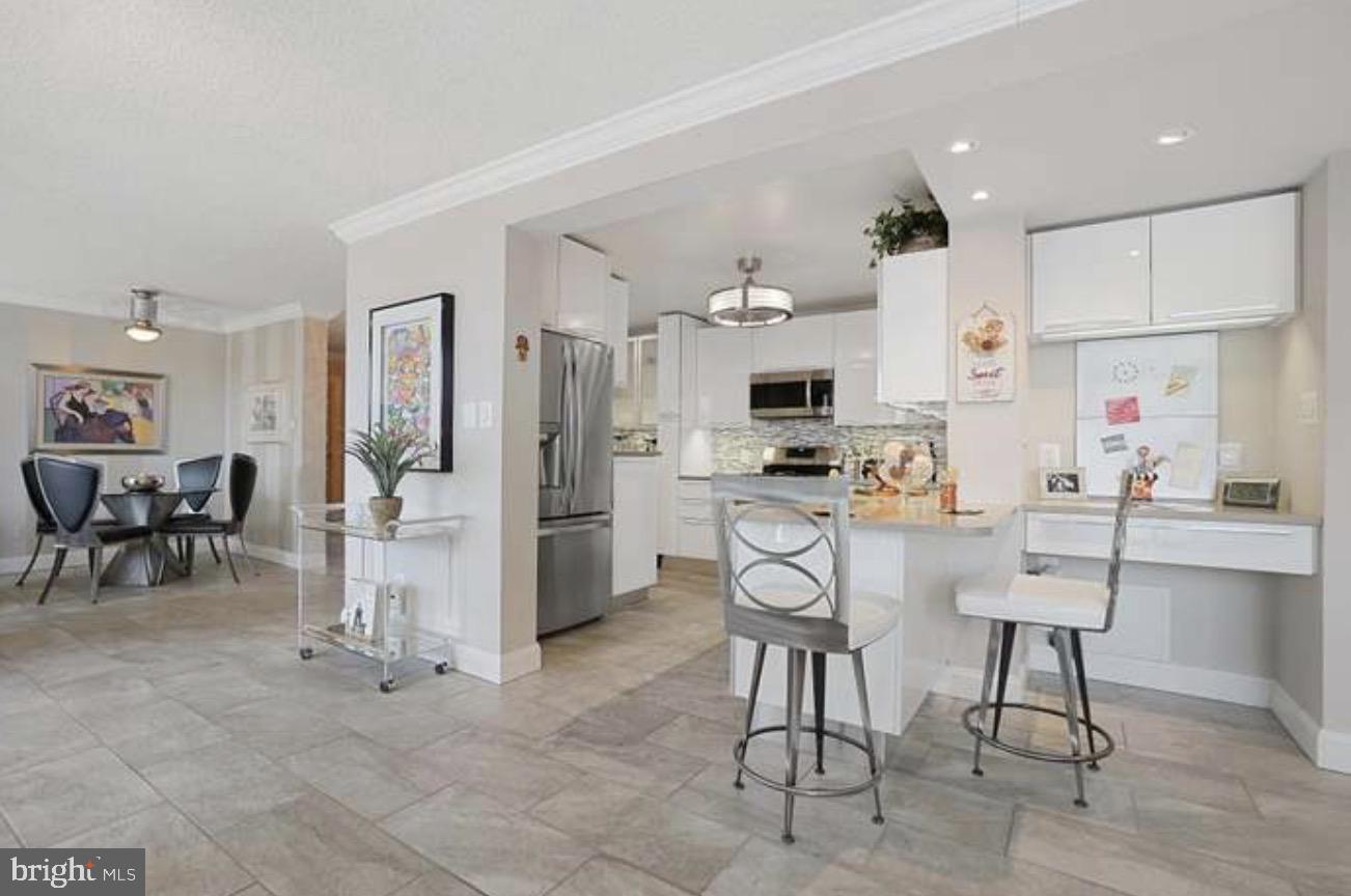 PROMENADE TOWERS - Residential