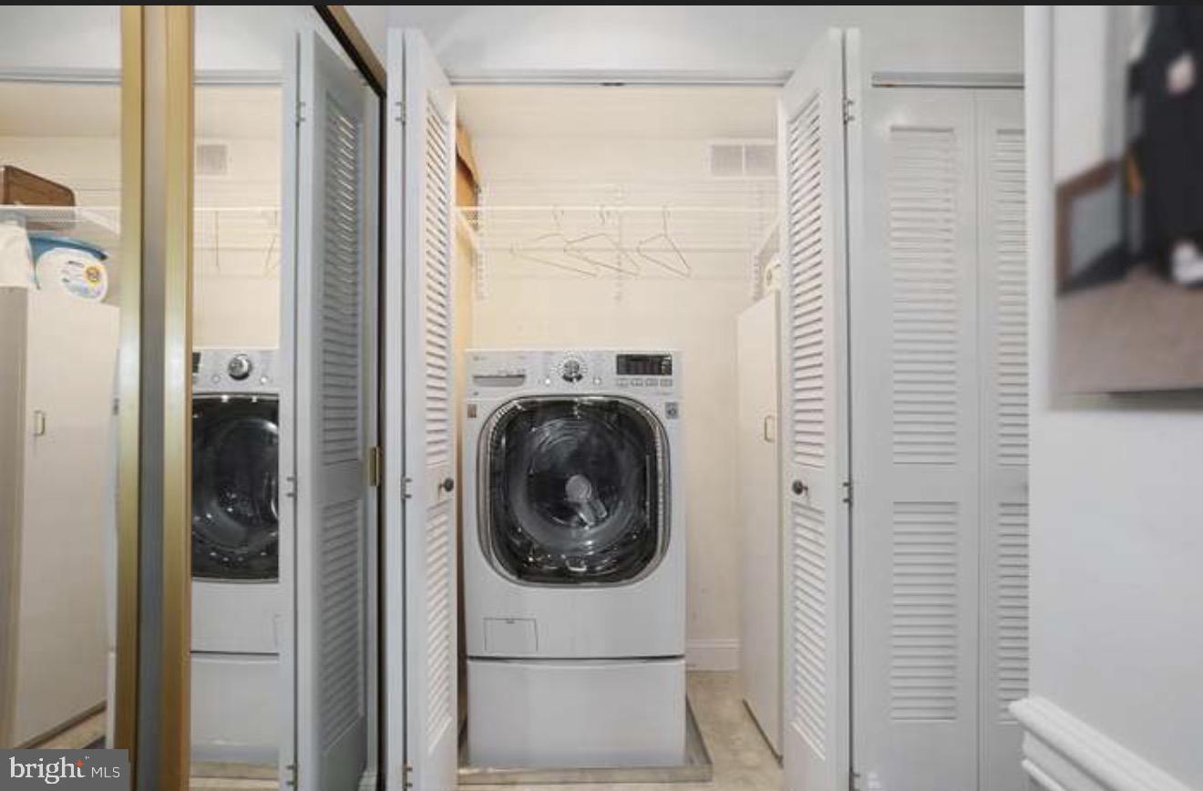 PROMENADE TOWERS - Residential