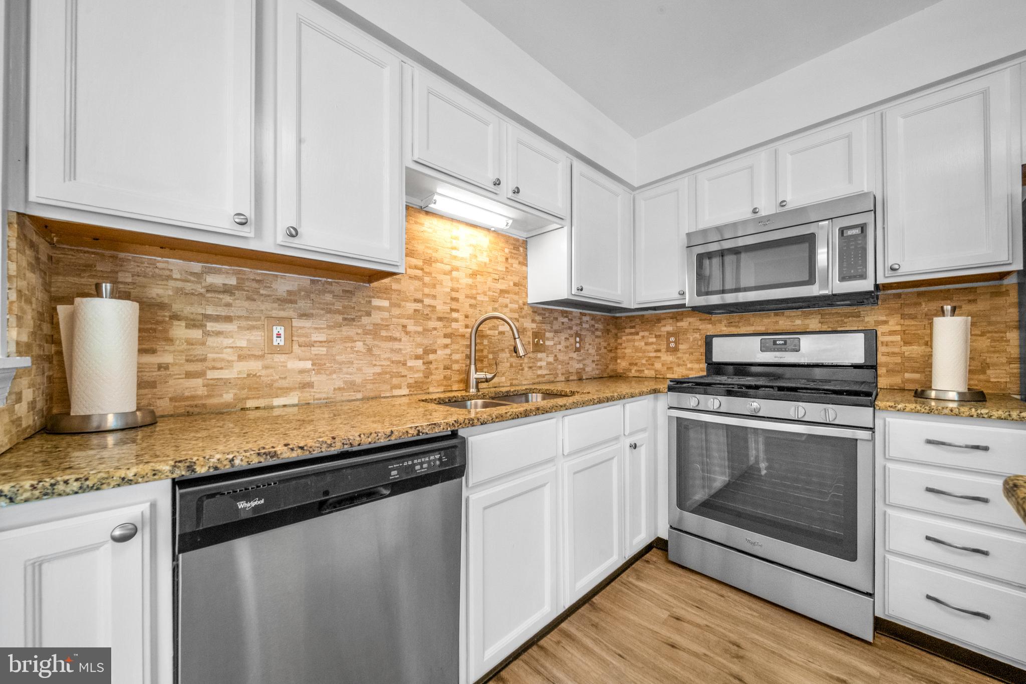 MAPLE POINTE - Residential