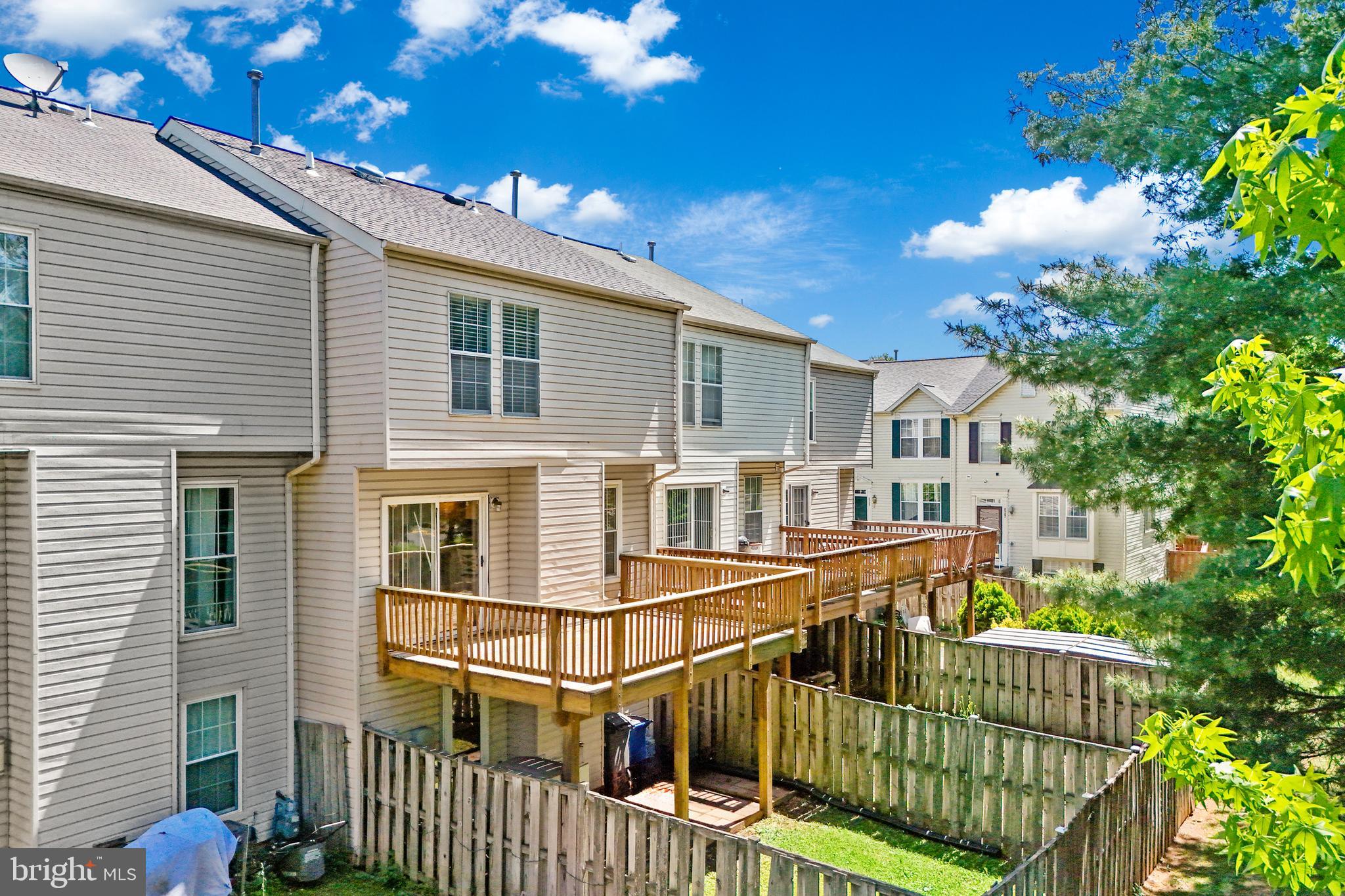 MAPLE POINTE - Residential