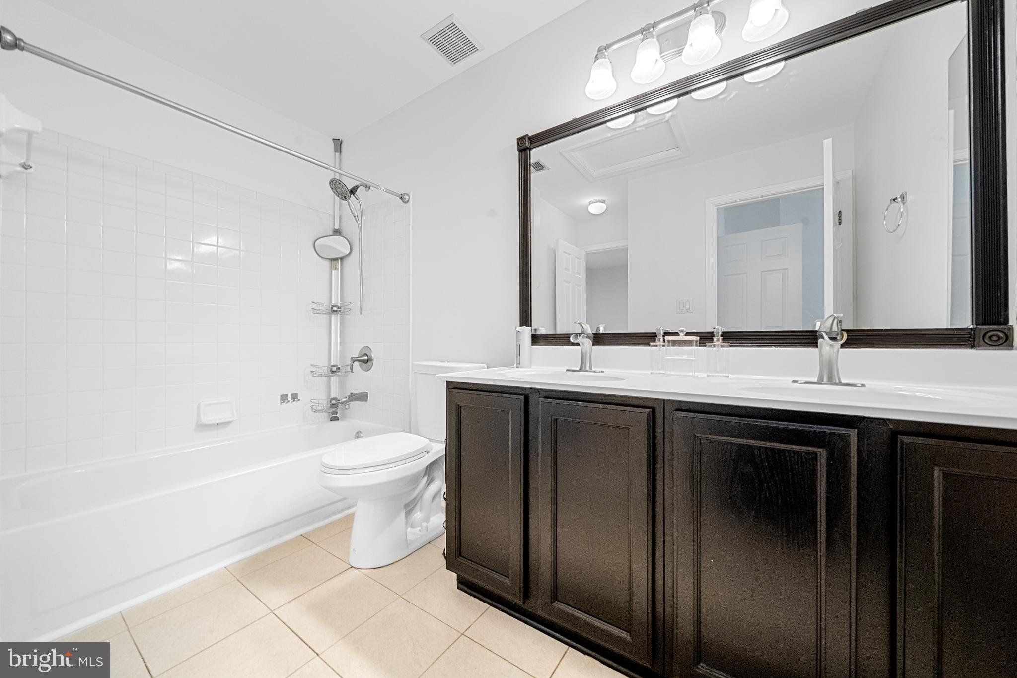 MAPLE POINTE - Residential