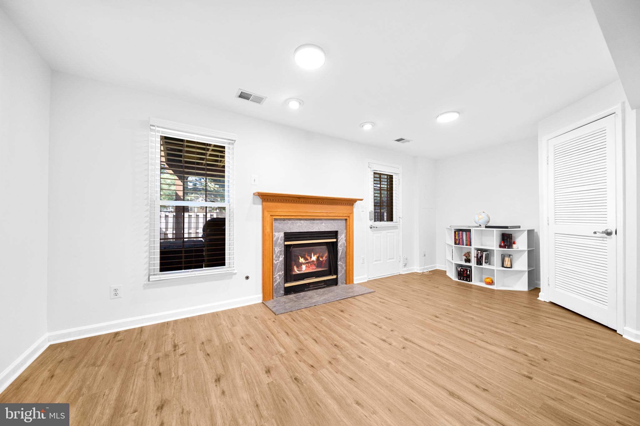 MAPLE POINTE - Residential
