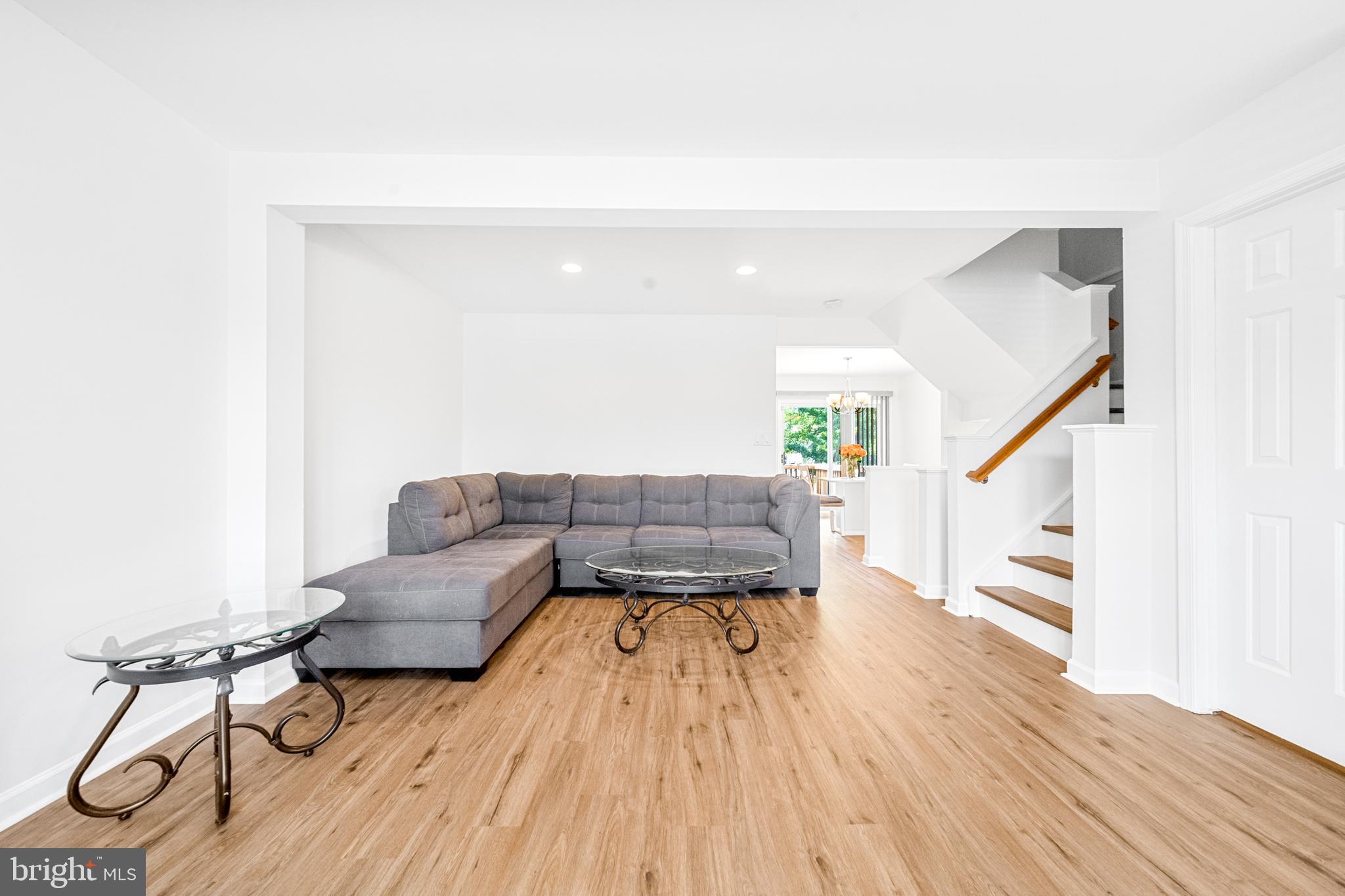 MAPLE POINTE - Residential