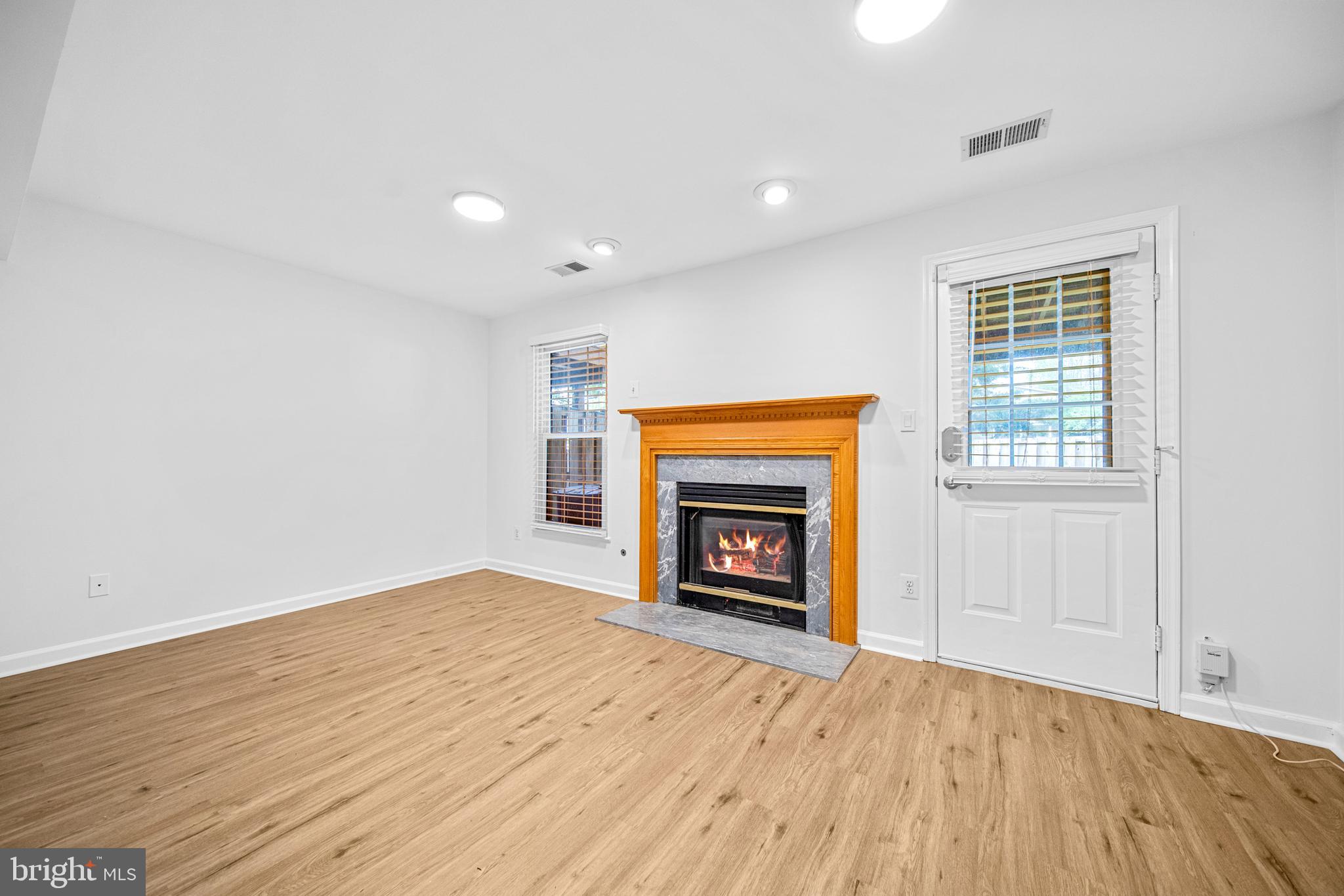 MAPLE POINTE - Residential