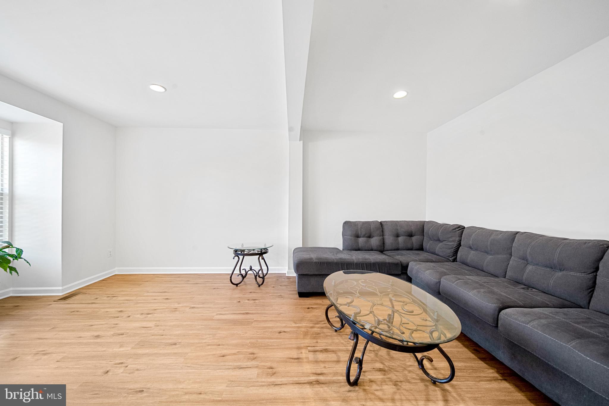 MAPLE POINTE - Residential