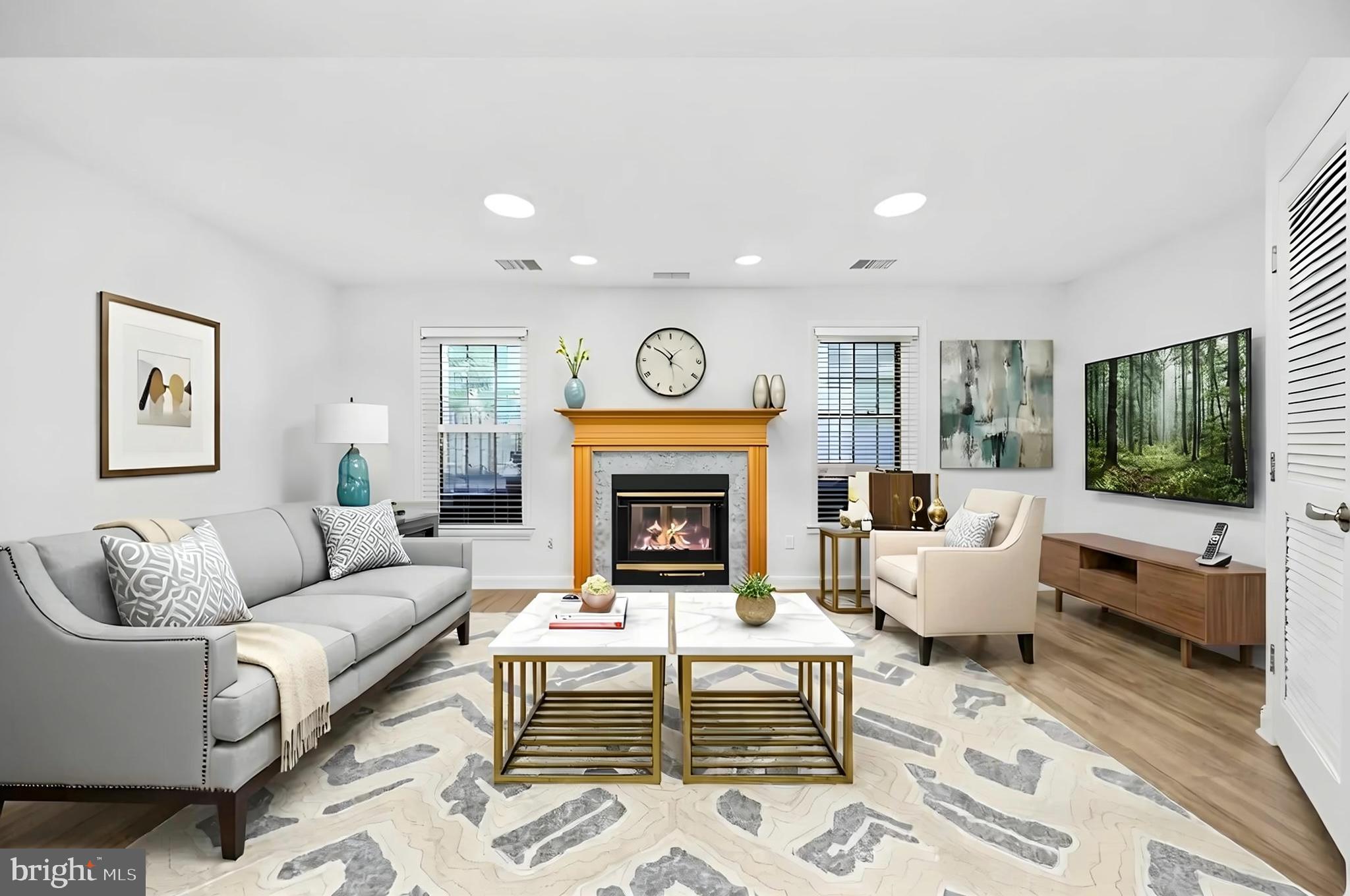 MAPLE POINTE - Residential